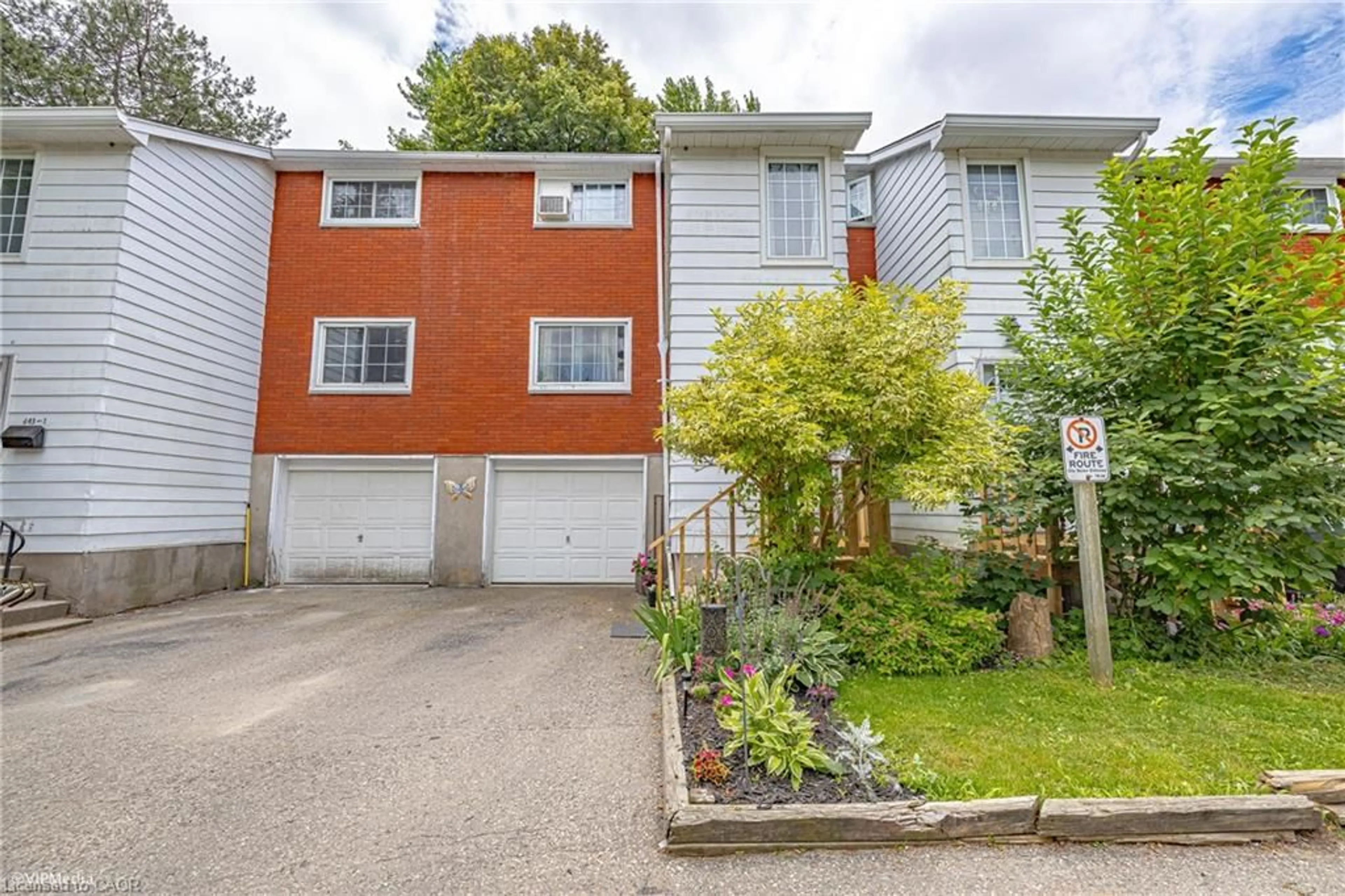 A pic from outside/outdoor area/front of a property/back of a property/a pic from drone, street for 643 Albert St #2, Waterloo Ontario N2L 3V5