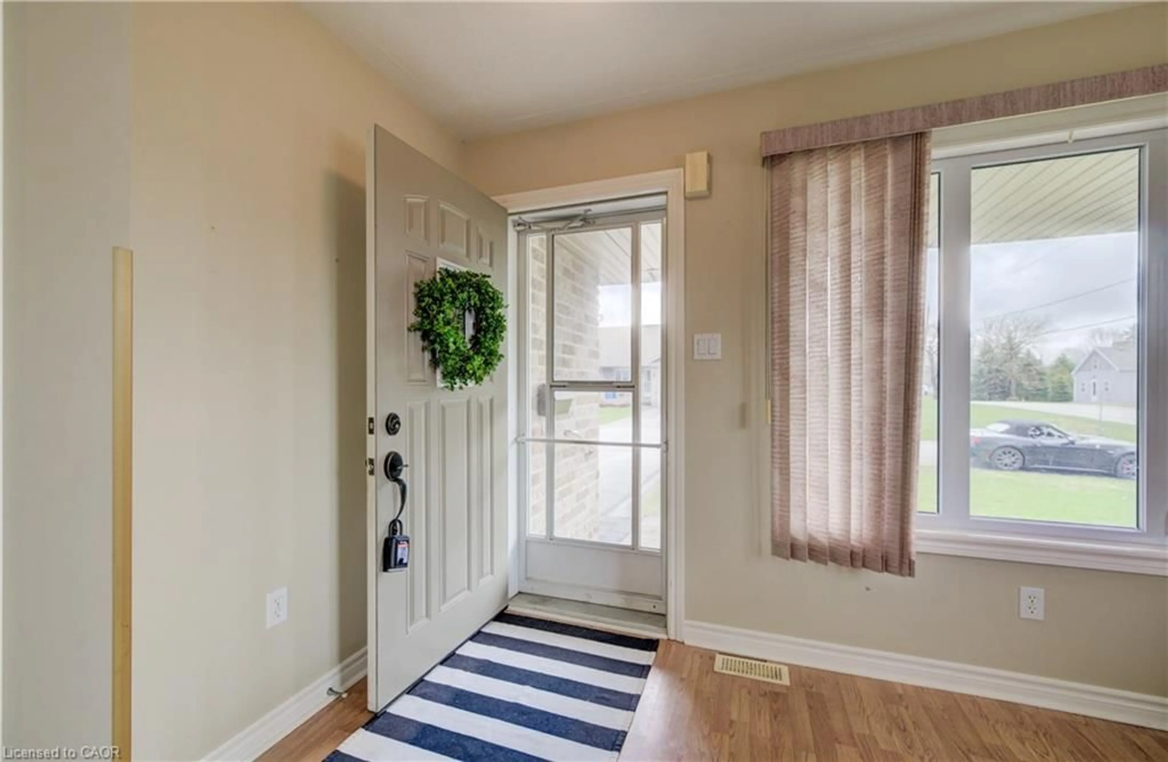 Indoor entryway for 302 Park St #1, Durham Ontario N0G 1R0