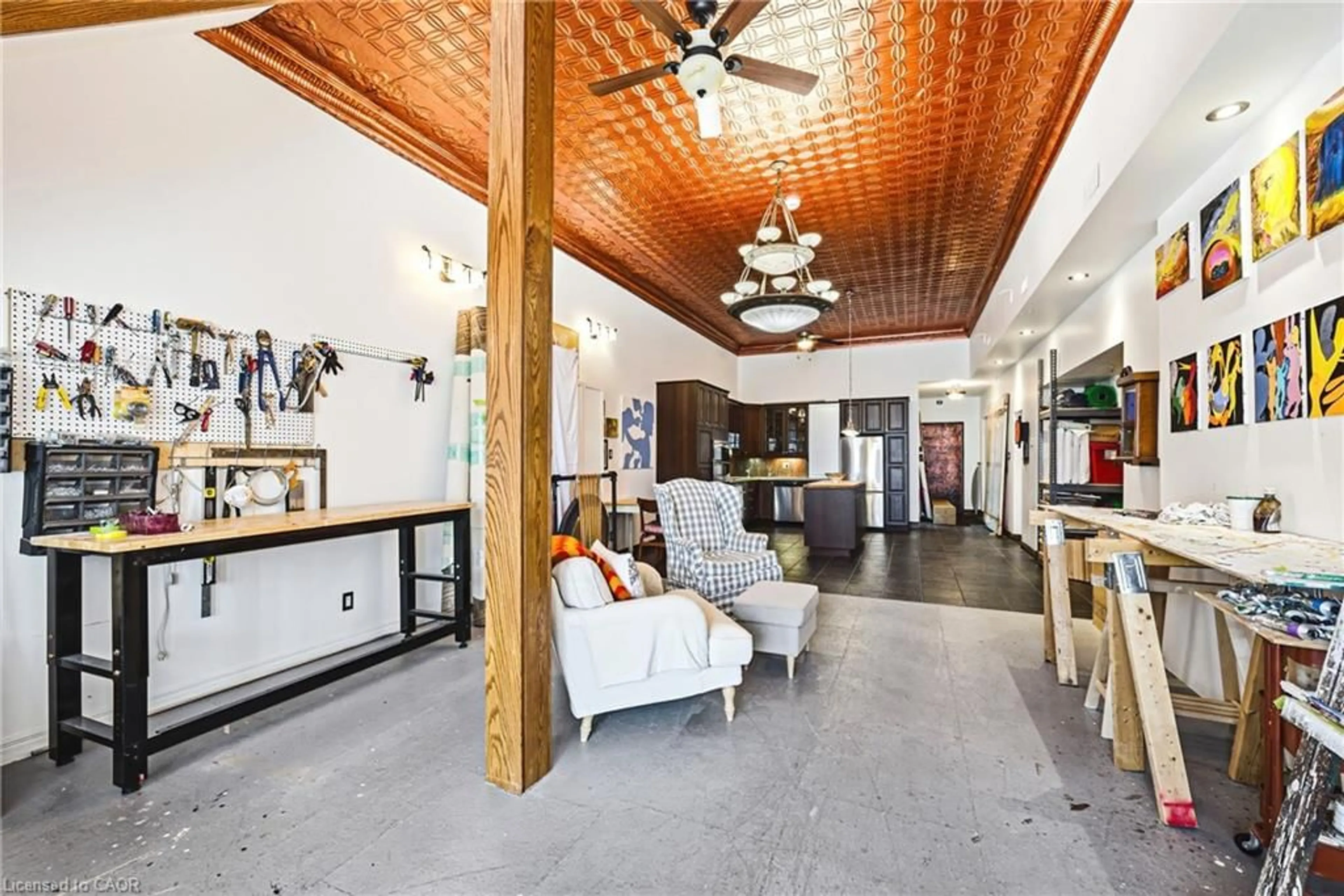 Lobby for 593 & 595 King St, Hamilton Ontario L8N 1E4