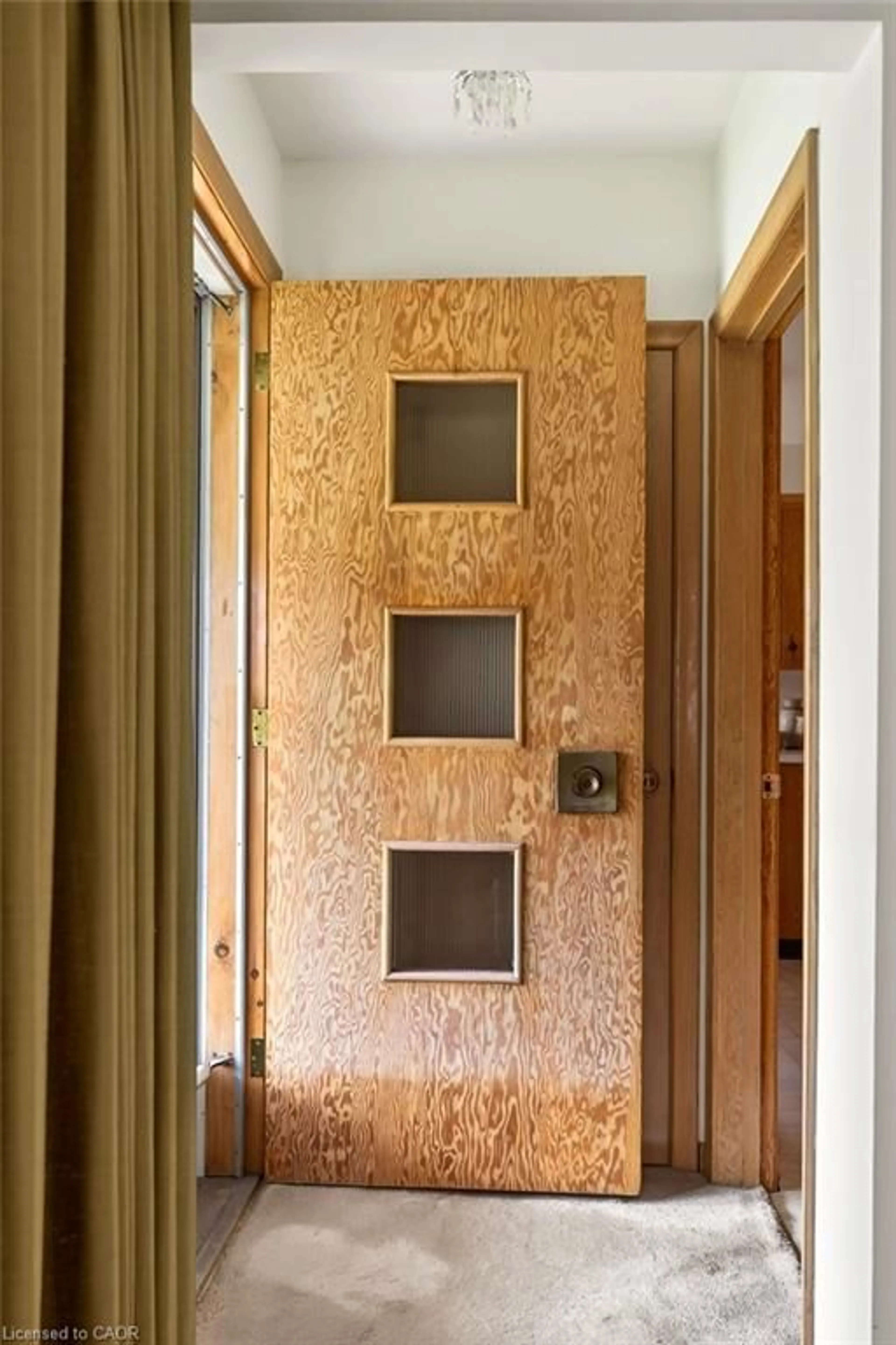 Indoor entryway for 189 Hoover Cres, Hamilton Ontario L9A 3H2