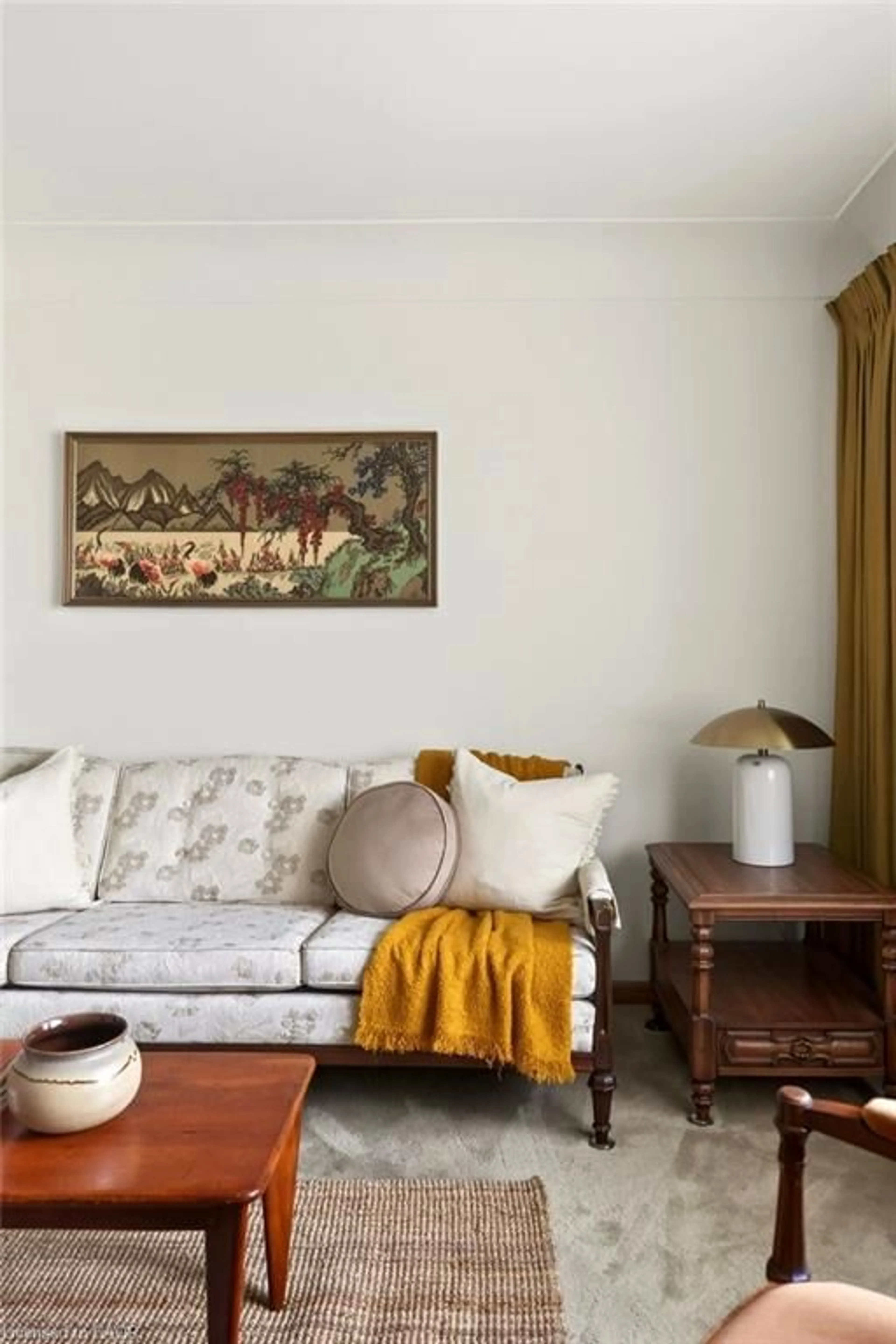 Living room with furniture, unknown for 189 Hoover Cres, Hamilton Ontario L9A 3H2