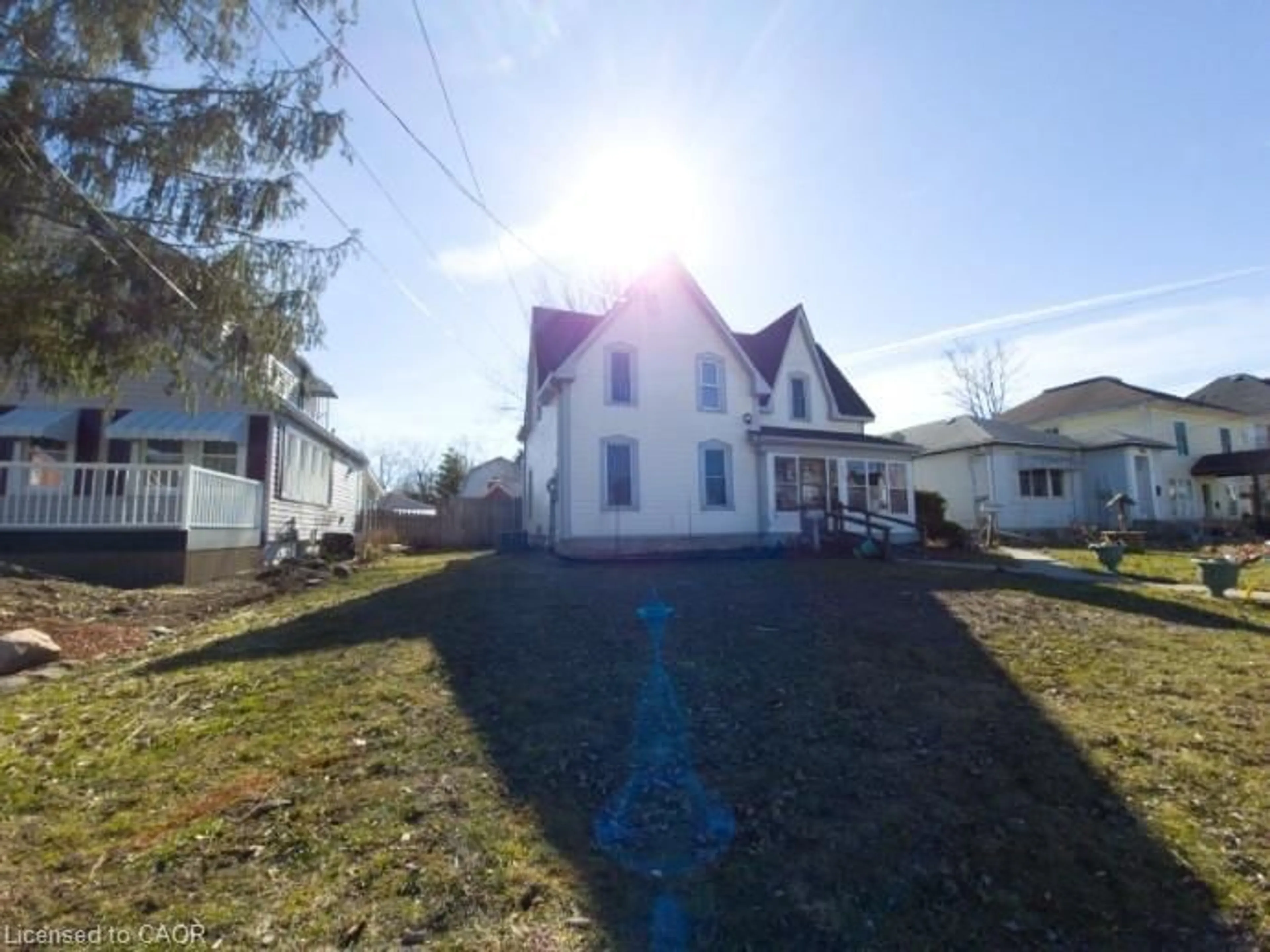 A pic from outside/outdoor area/front of a property/back of a property/a pic from drone, street for 713 Cedar St, Dunnville Ontario N1A 2J9