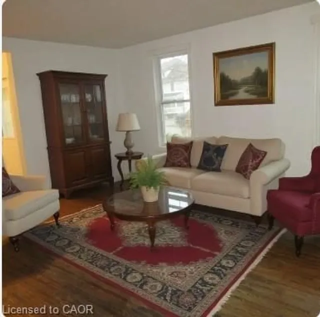 713 Cedar St, Dunnville 5