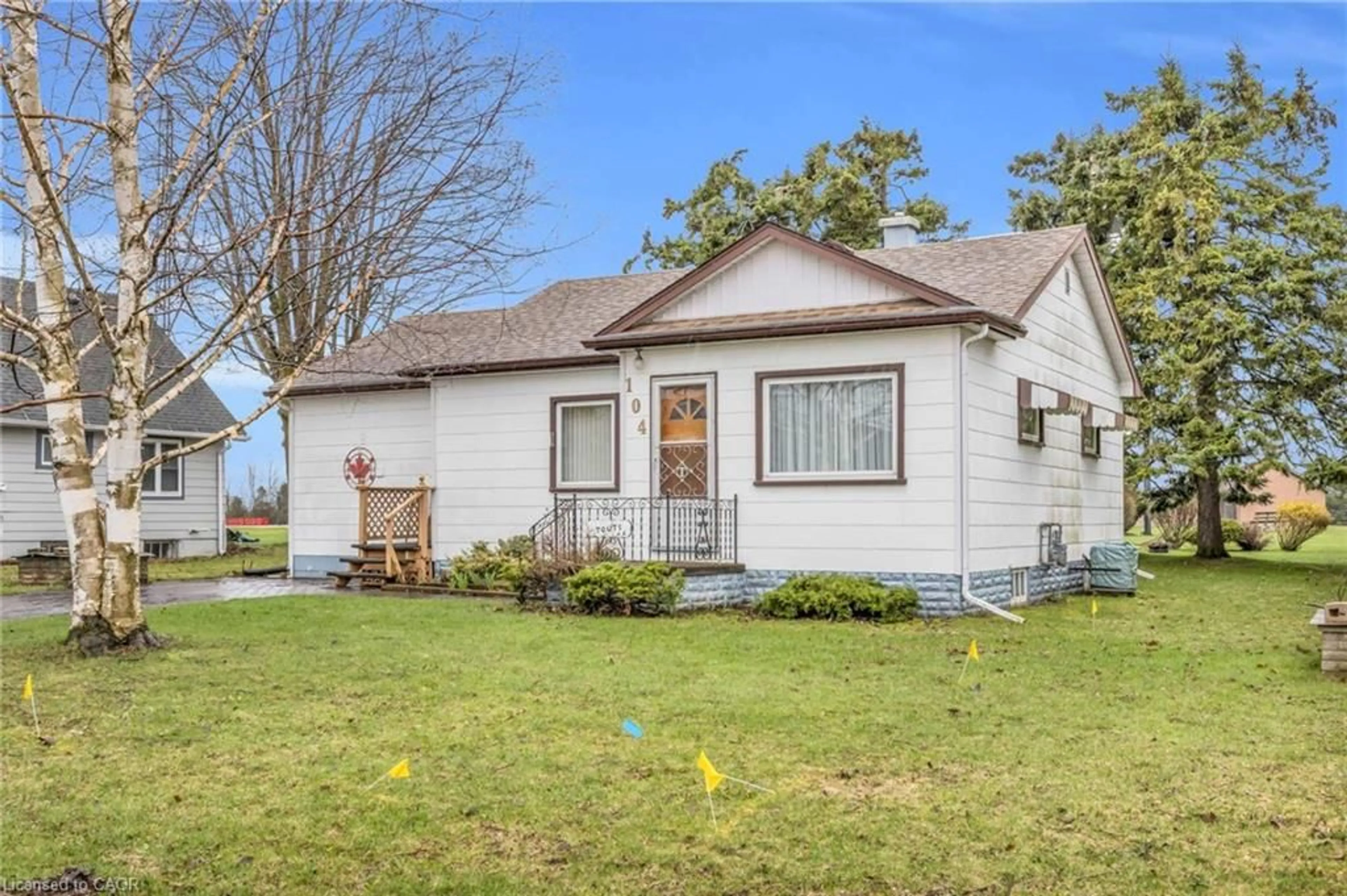 Home with vinyl exterior material, street for 104 King St, Palmerston Ontario N0G 2P0