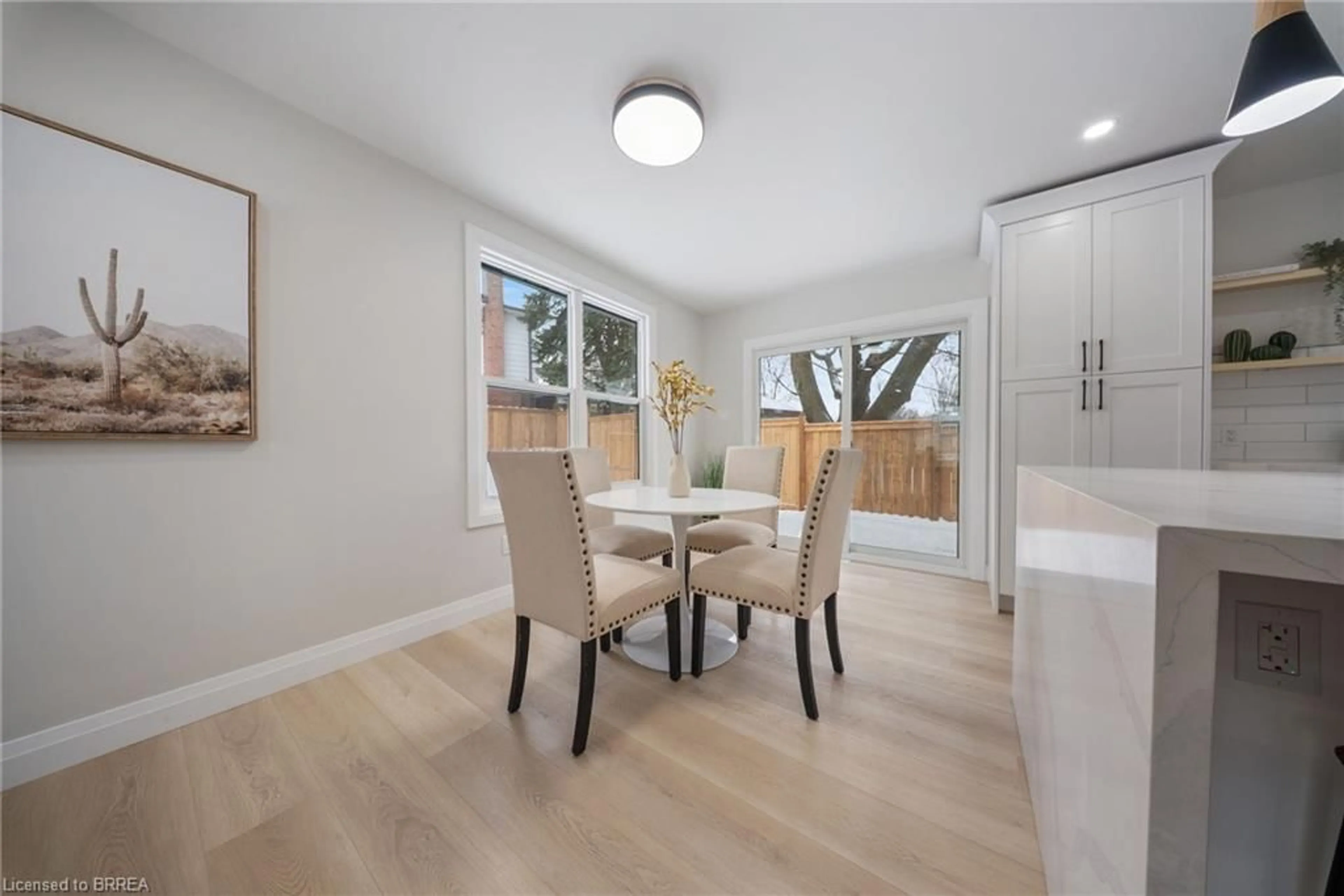 Dining room, wood/laminate floor for 31 Hillcrest Ave, Brantford Ontario N3T 5Z2
