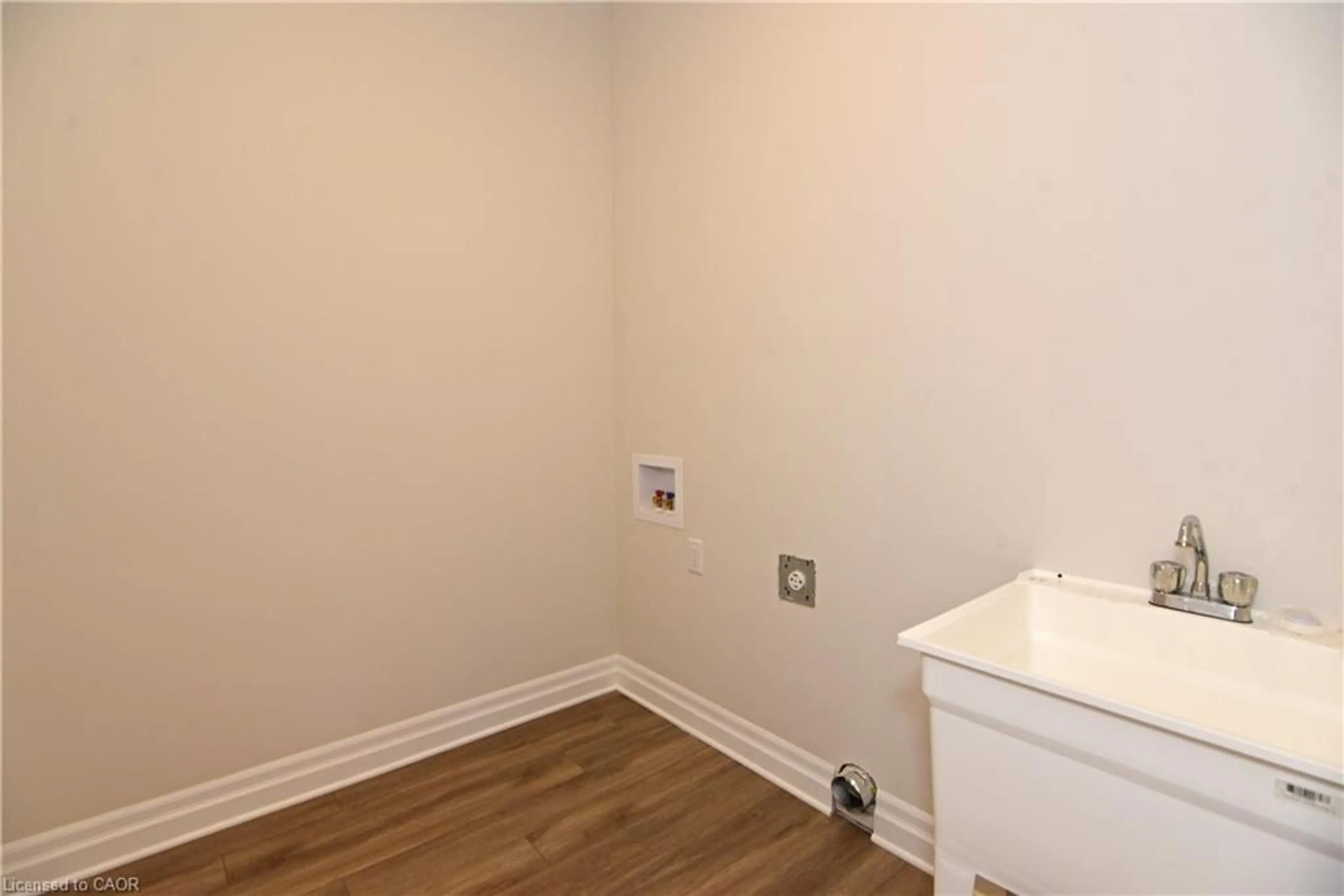 A pic of a room for 403 Breakwater Blvd, Port Stanley Ontario N5L 0B5