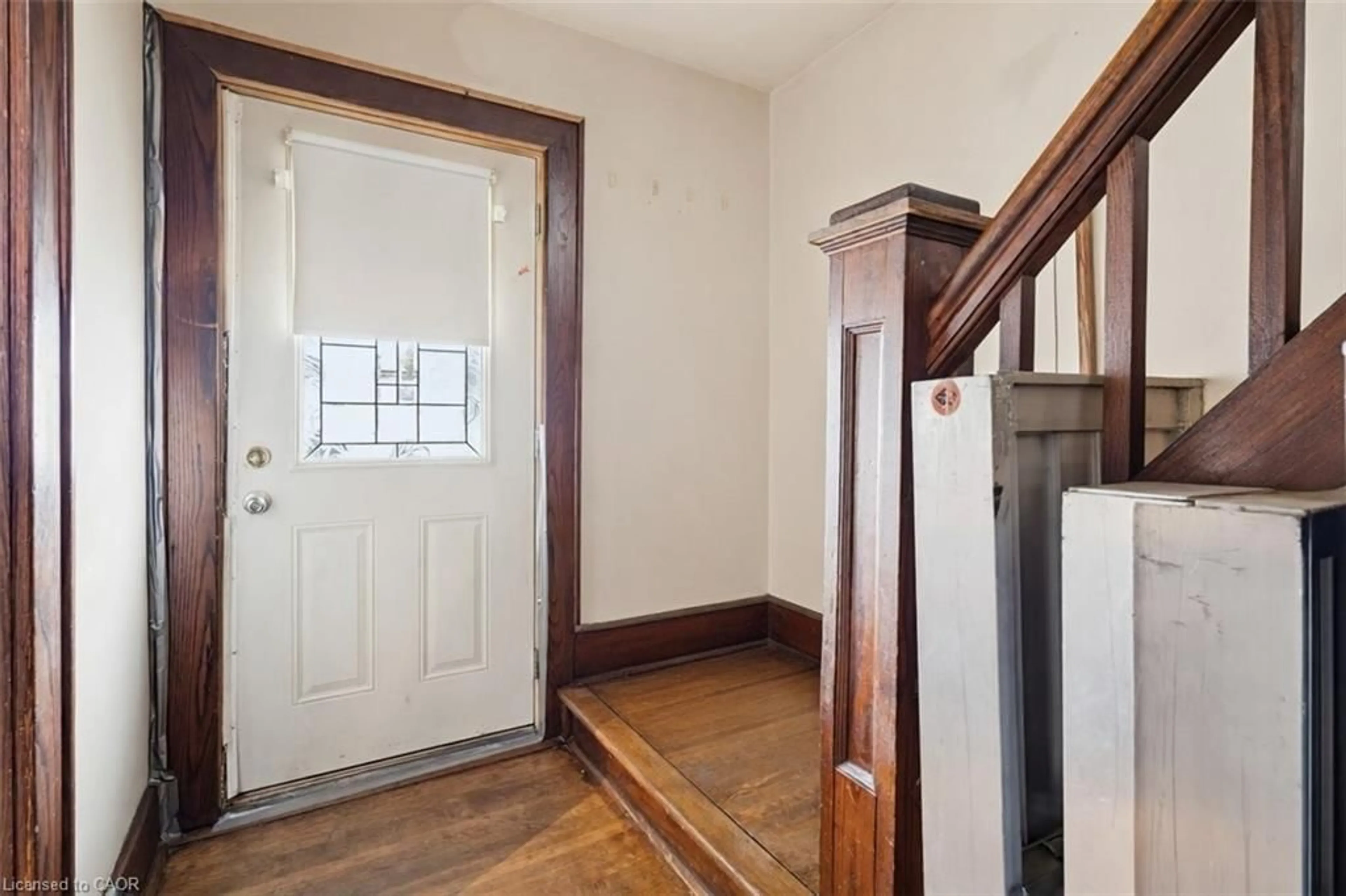 Indoor entryway for 142 Stanley St, Simcoe Ontario N3Y 1M7