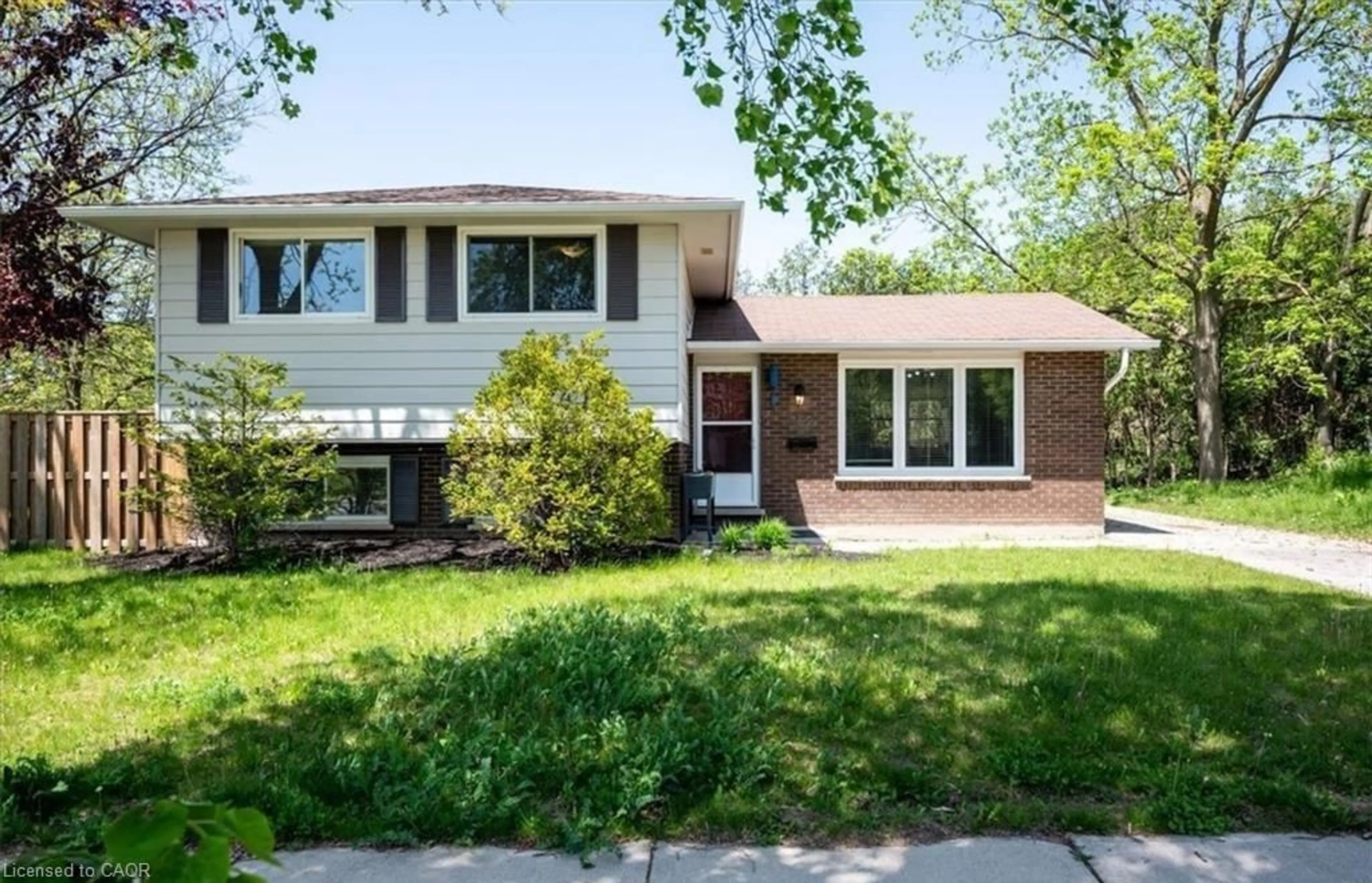 Home with brick exterior material, street for 152 Macgregor Cres, Waterloo Ontario N2J 3W9
