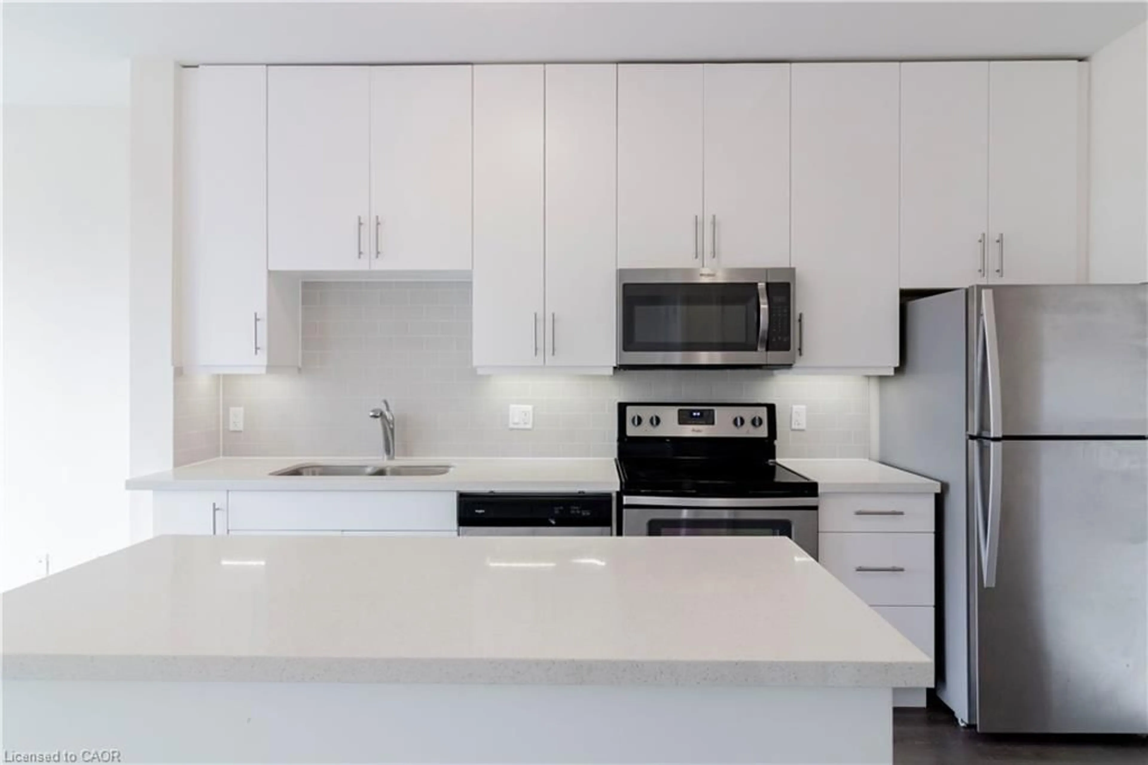 Standard kitchen, ceramic/tile floor for 690 King St #514, Kitchener Ontario N2H 5L8