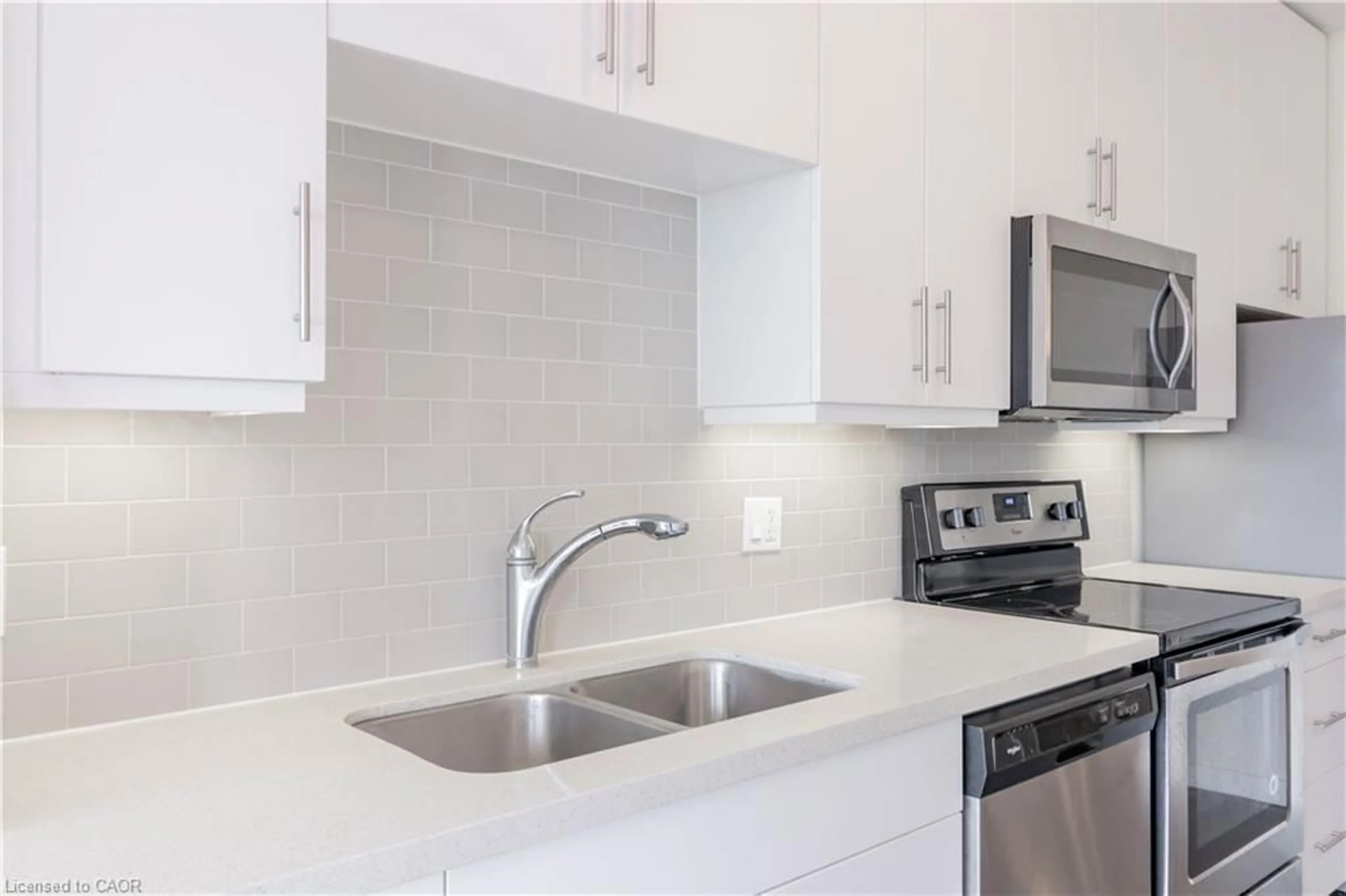 Standard kitchen, ceramic/tile floor for 690 King St #514, Kitchener Ontario N2H 5L8