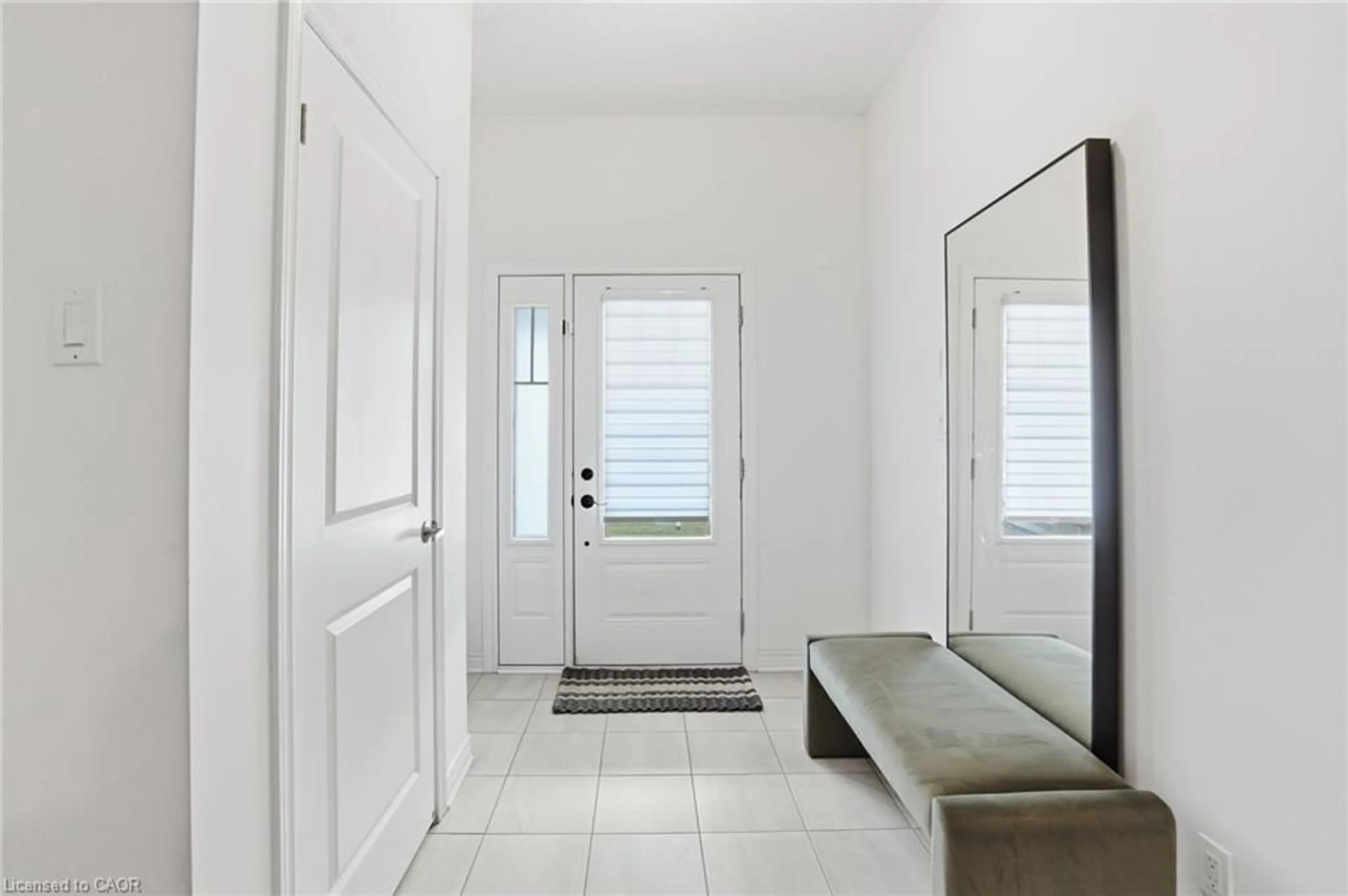 Indoor entryway for 48 Harmony Way, Thorold Ontario L2V 0H1