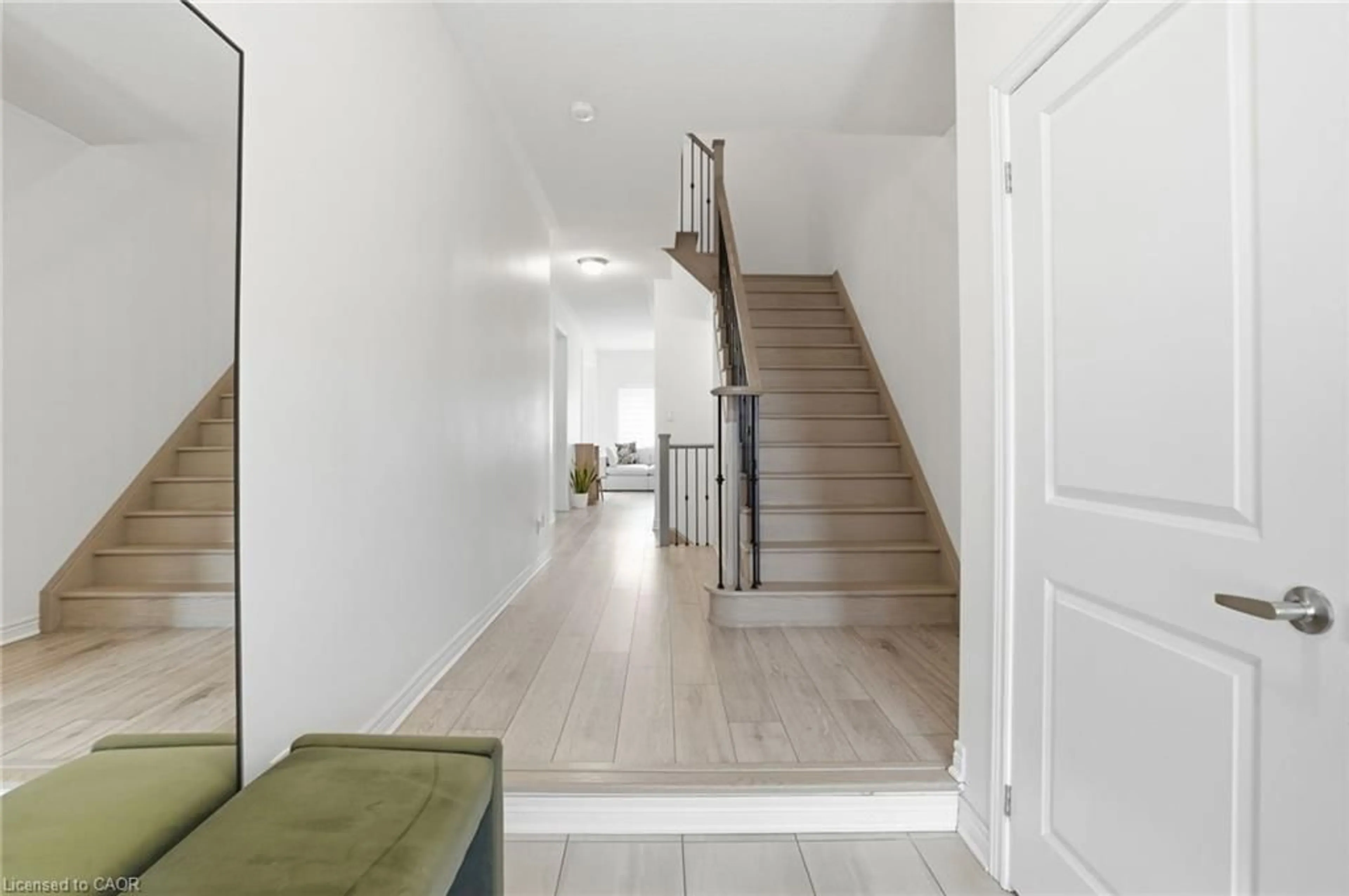 Indoor entryway for 48 Harmony Way, Thorold Ontario L2V 0H1