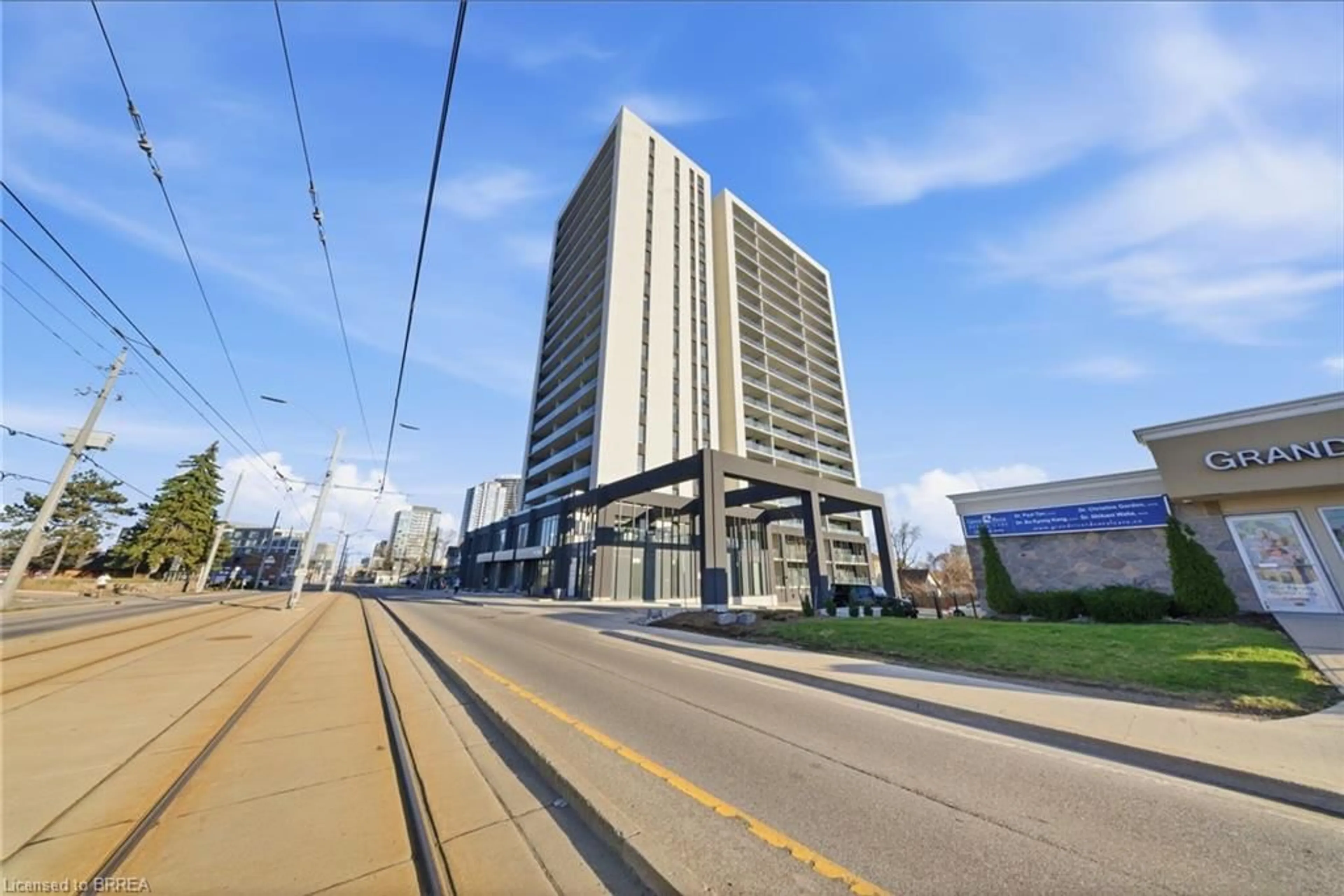 Indoor foyer for 741 King St #107, Kitchener Ontario N2G 1E5