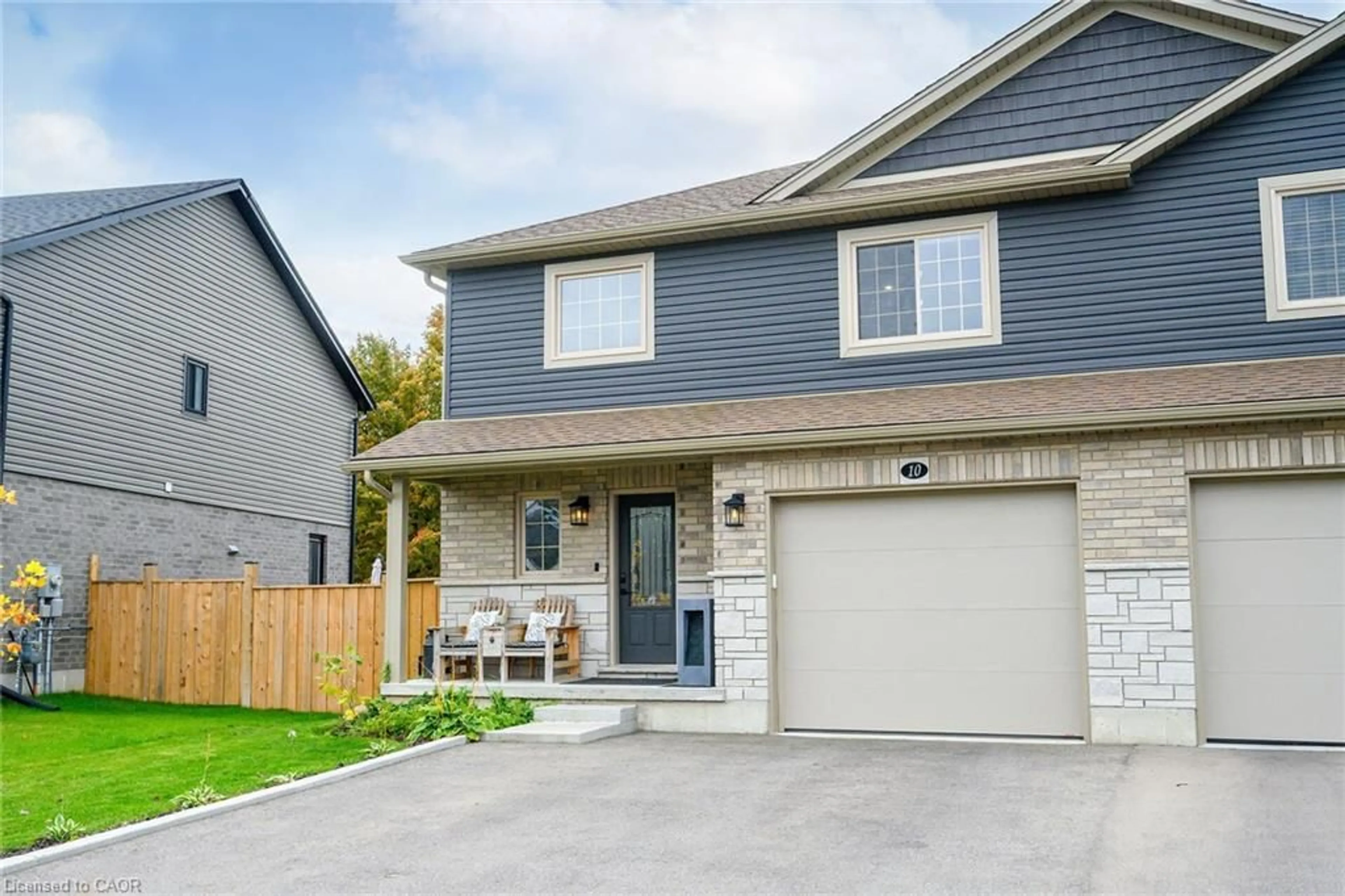 Home with vinyl exterior material, street for 10 Amber St, Waterford Ontario N0E 1Y0