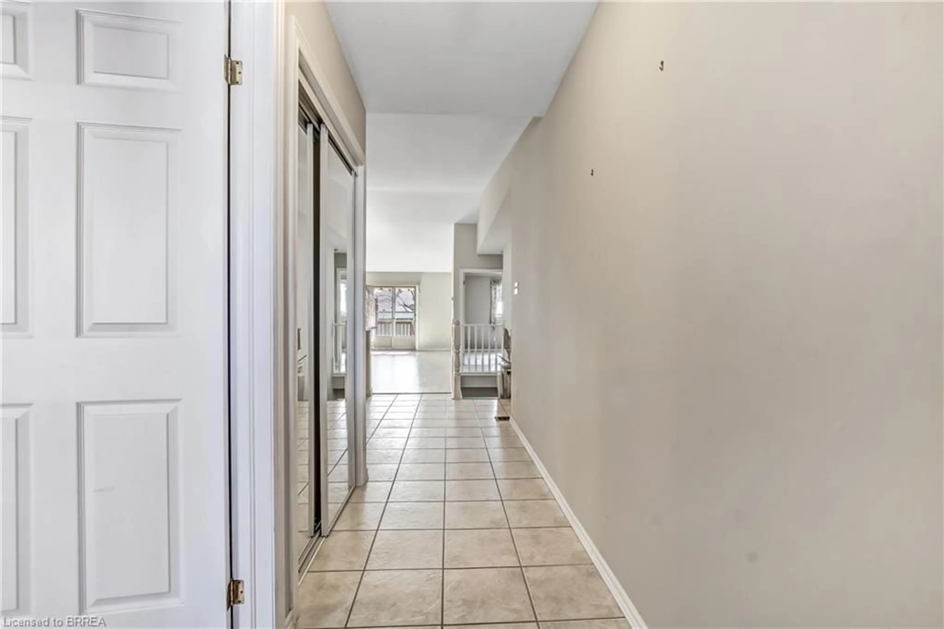 Indoor entryway for 19 Hanlon Pl #15, Paris Ontario N3L 4E7
