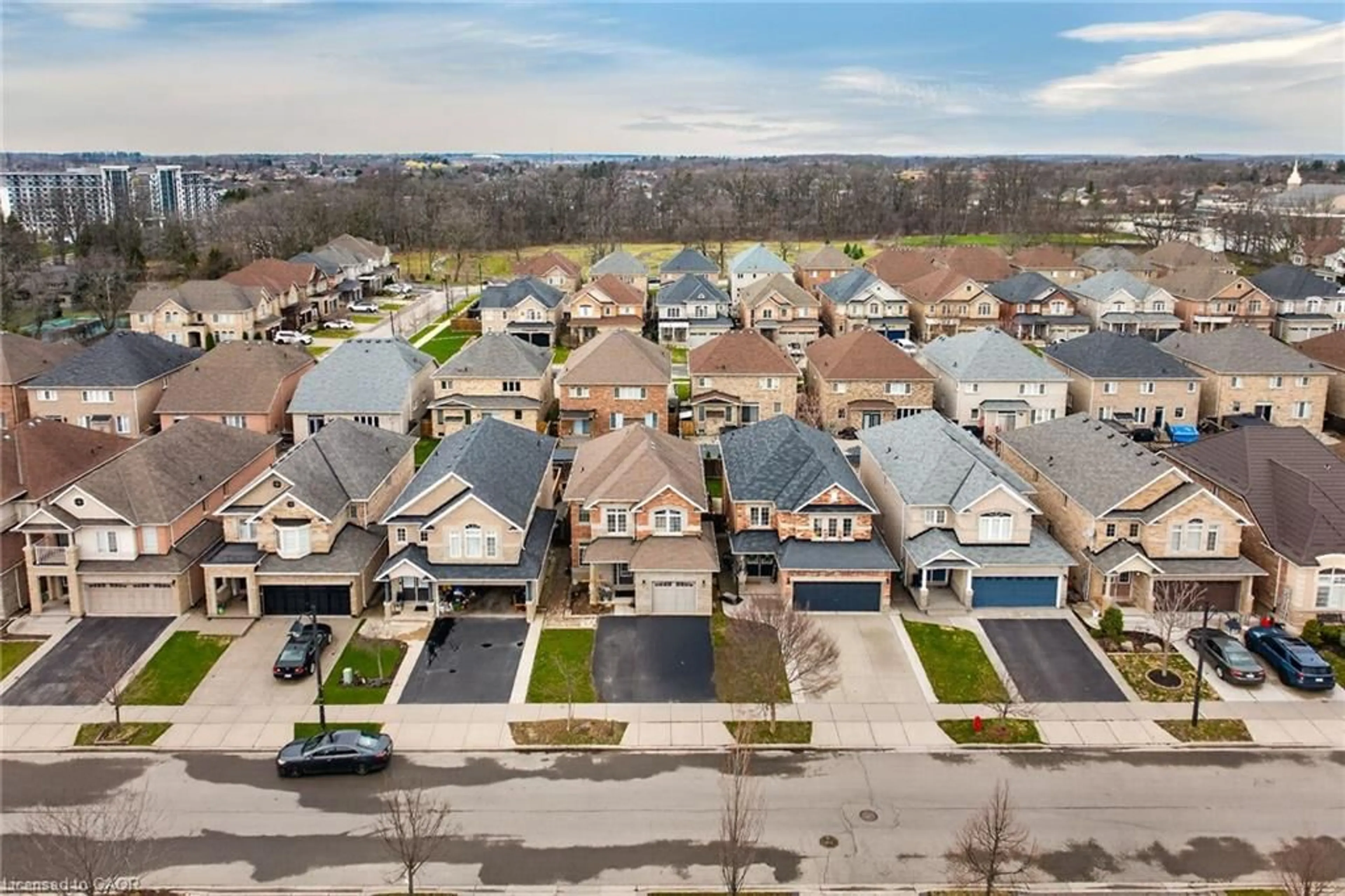 A pic from outside/outdoor area/front of a property/back of a property/a pic from drone, street for 44 Matteo Trail, Hamilton Ontario L9B 0E6