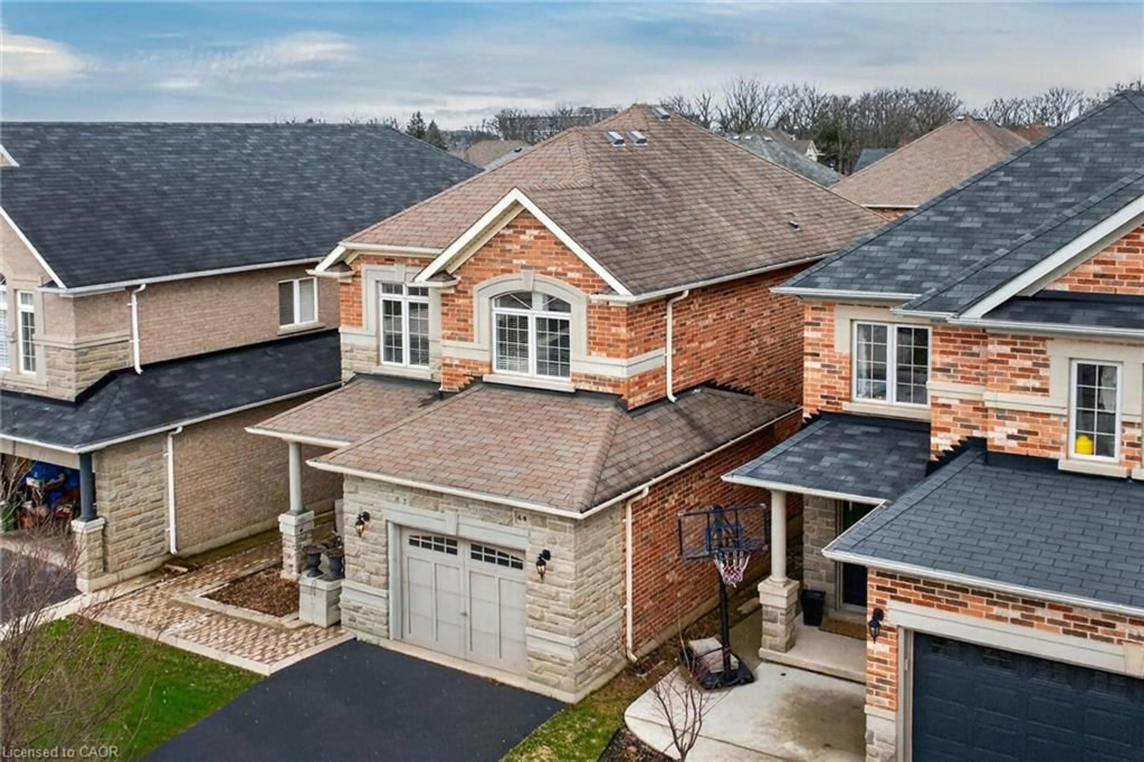 A pic from outside/outdoor area/front of a property/back of a property/a pic from drone, street for 44 Matteo Trail, Hamilton Ontario L9B 0E6