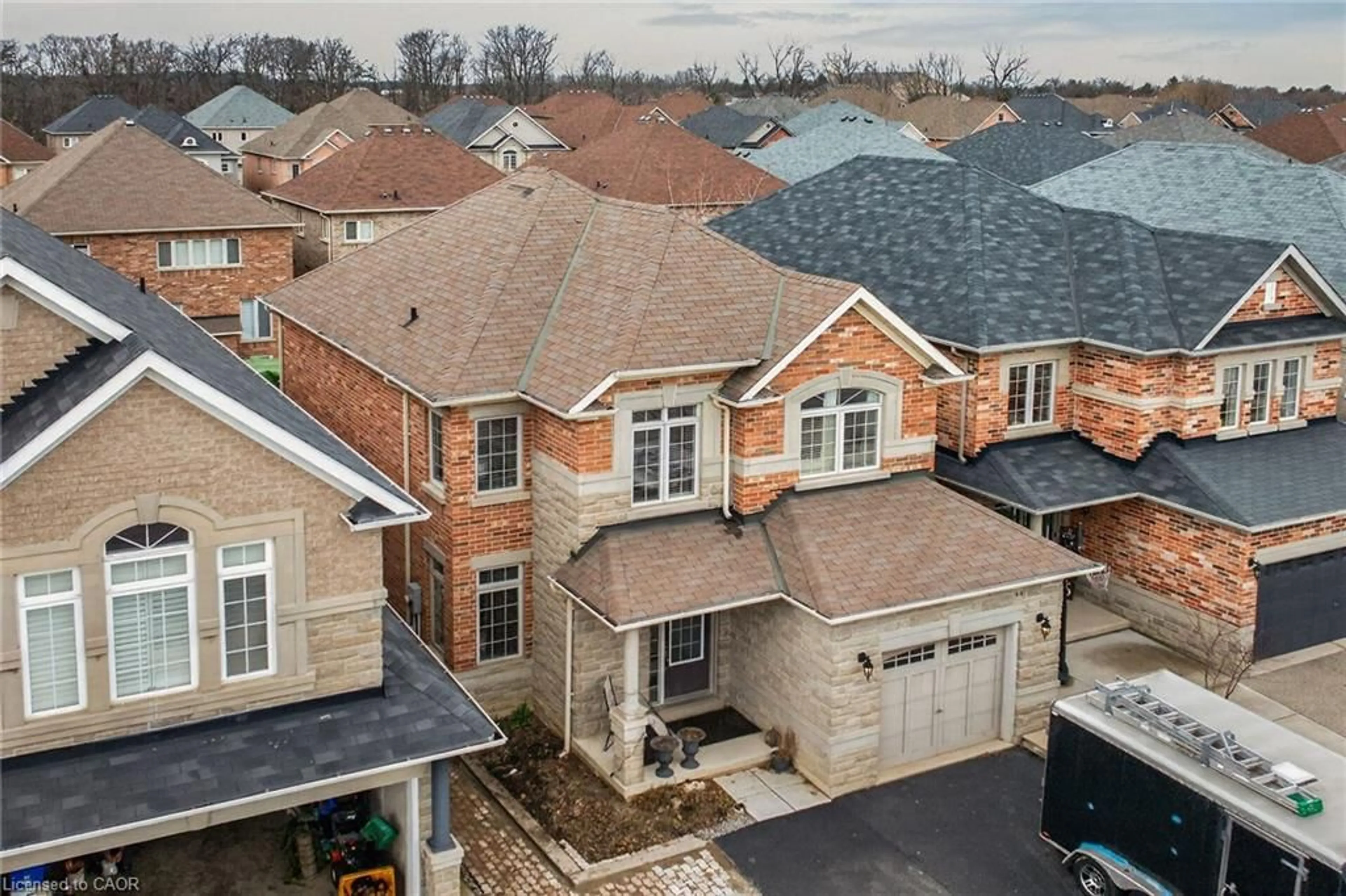 A pic from outside/outdoor area/front of a property/back of a property/a pic from drone, street for 44 Matteo Trail, Hamilton Ontario L9B 0E6