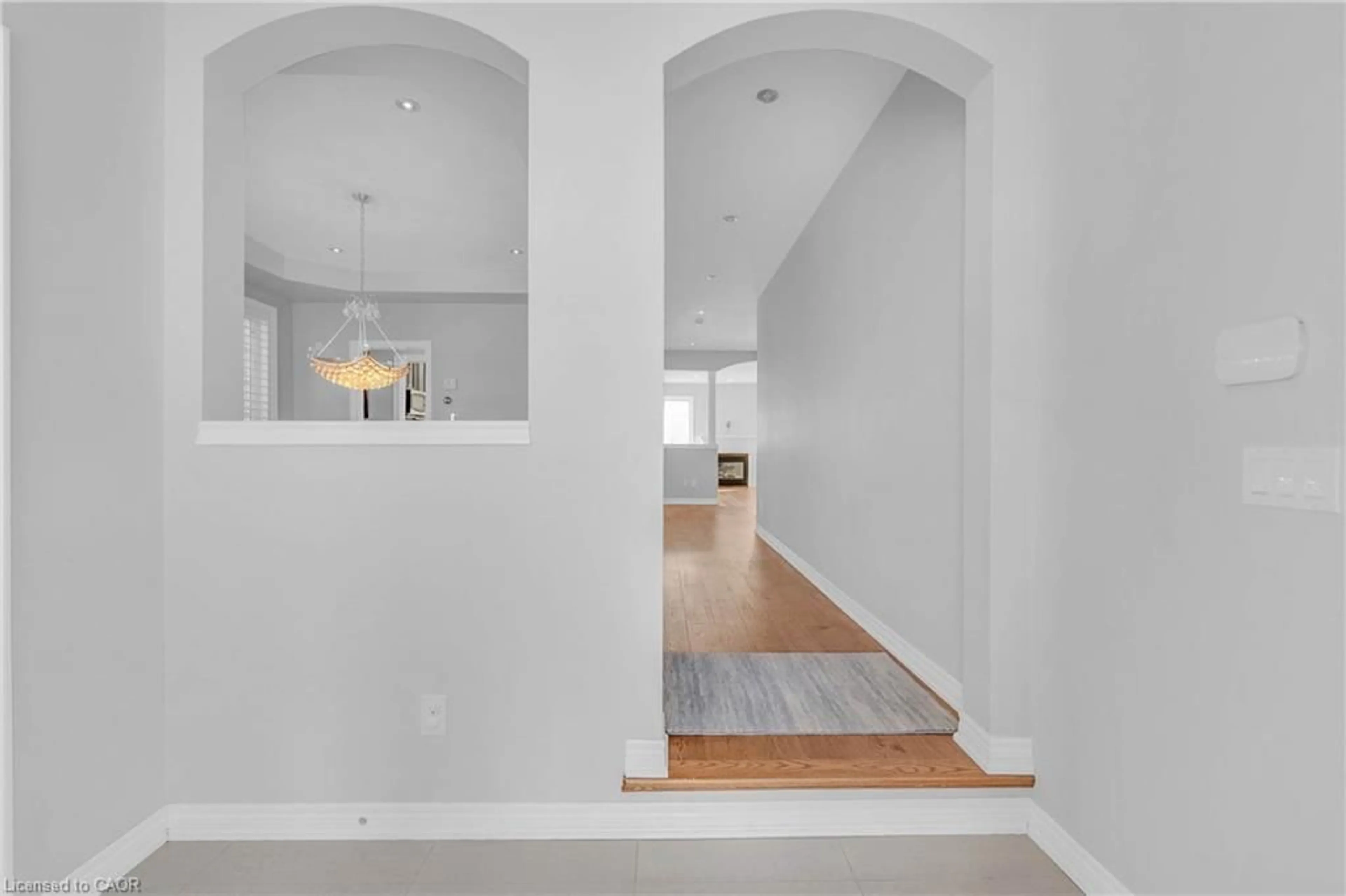 Indoor entryway for 22 Woodhouse St, Hamilton Ontario L9K 0H2