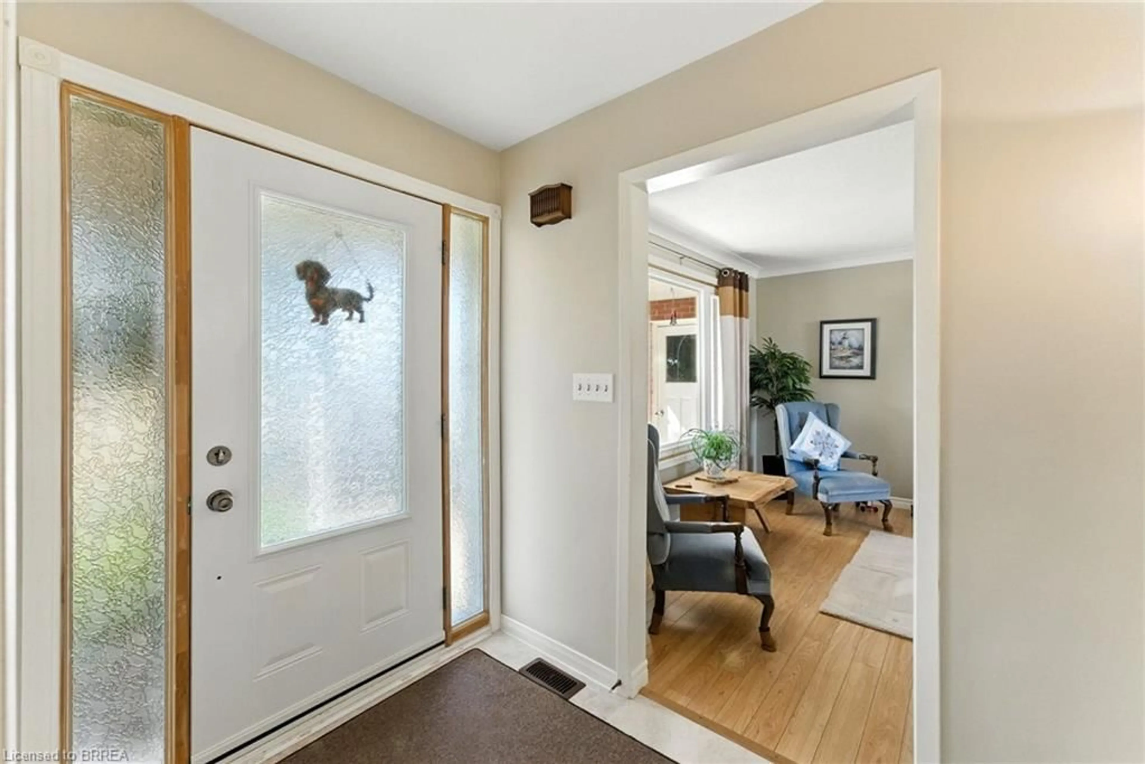 Indoor entryway for 207 Robinson Rd, Brantford Ontario N3T 5L7