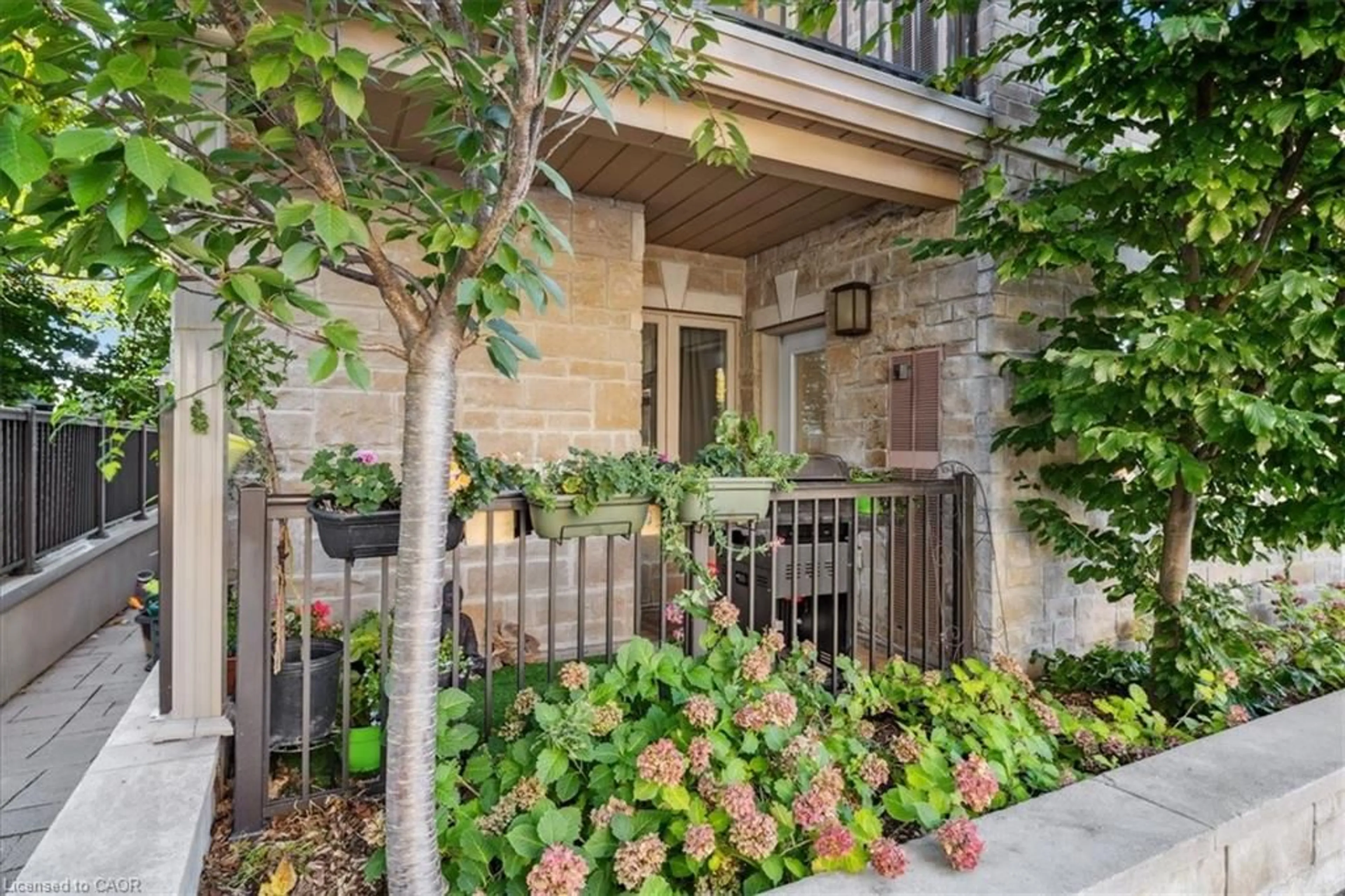 Patio, street for 70 Stewart St #102, Oakville Ontario L6K 1X5