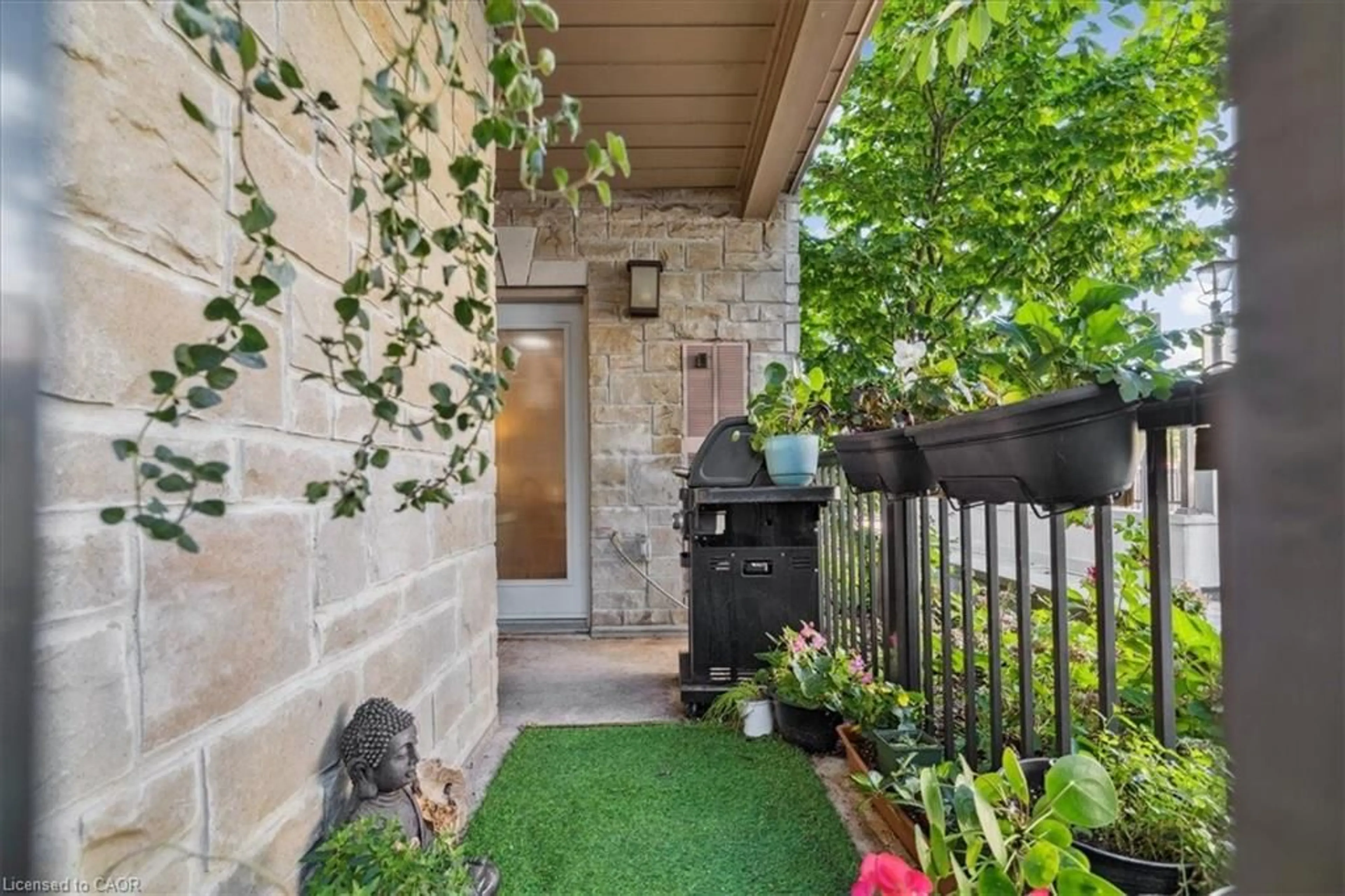 Patio, street for 70 Stewart St #102, Oakville Ontario L6K 1X5