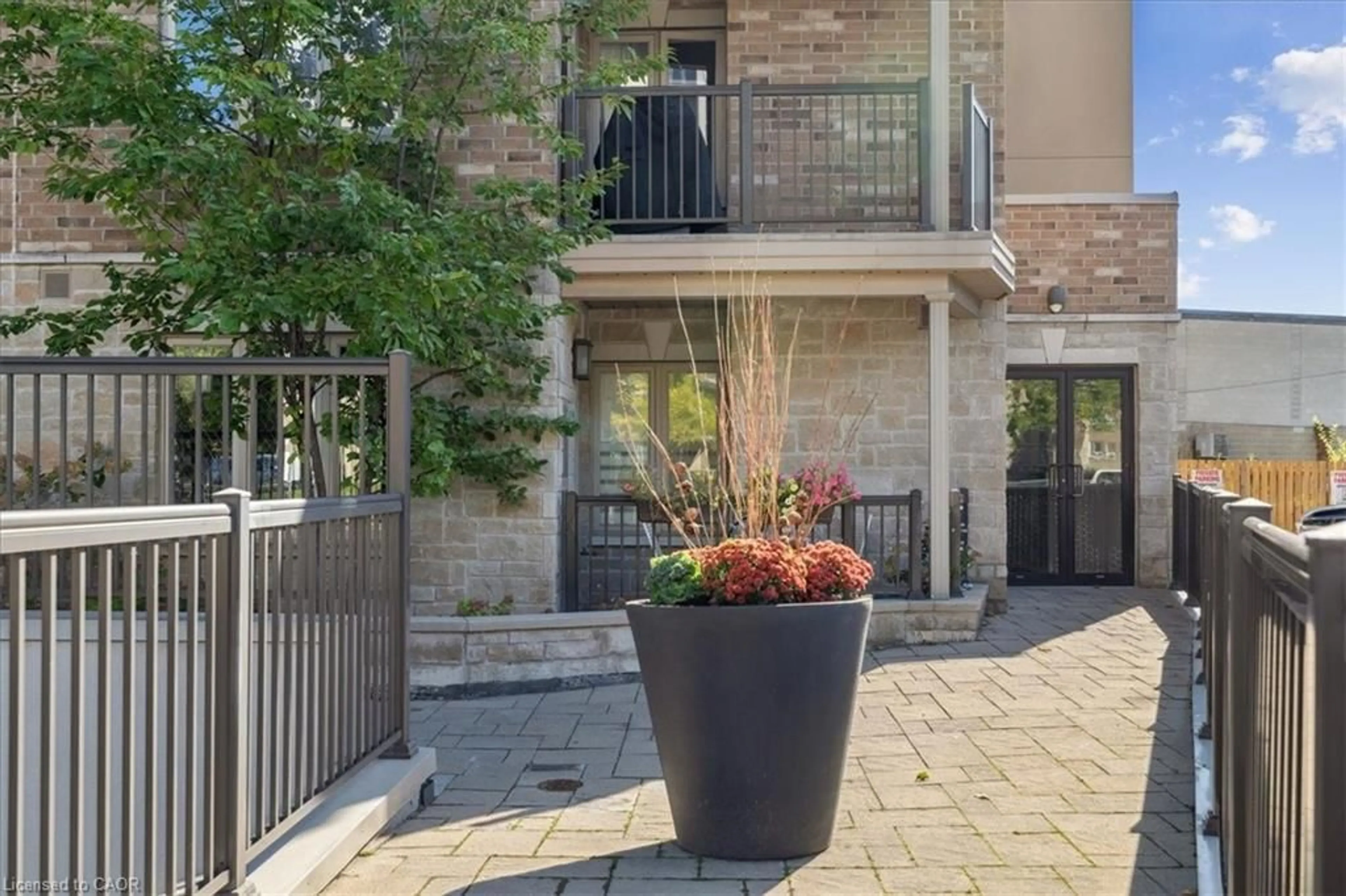 Patio, street for 70 Stewart St #102, Oakville Ontario L6K 1X5