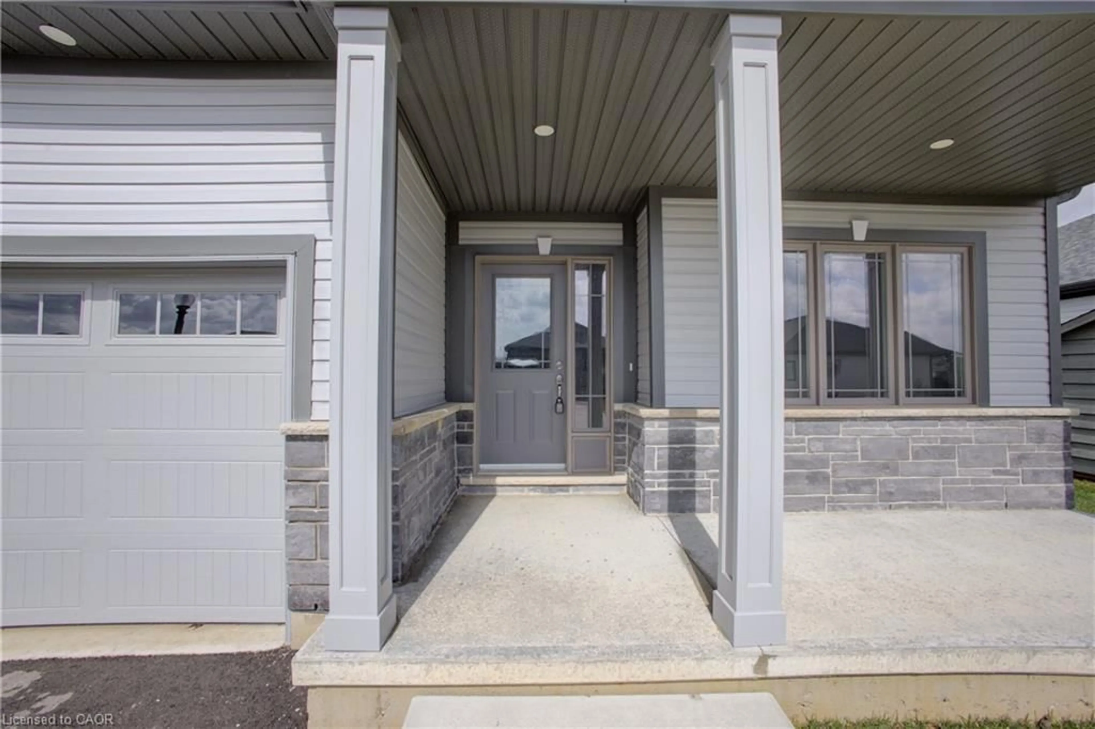 Indoor entryway for 150 Ellen St, Atwood Ontario N0G 1B0