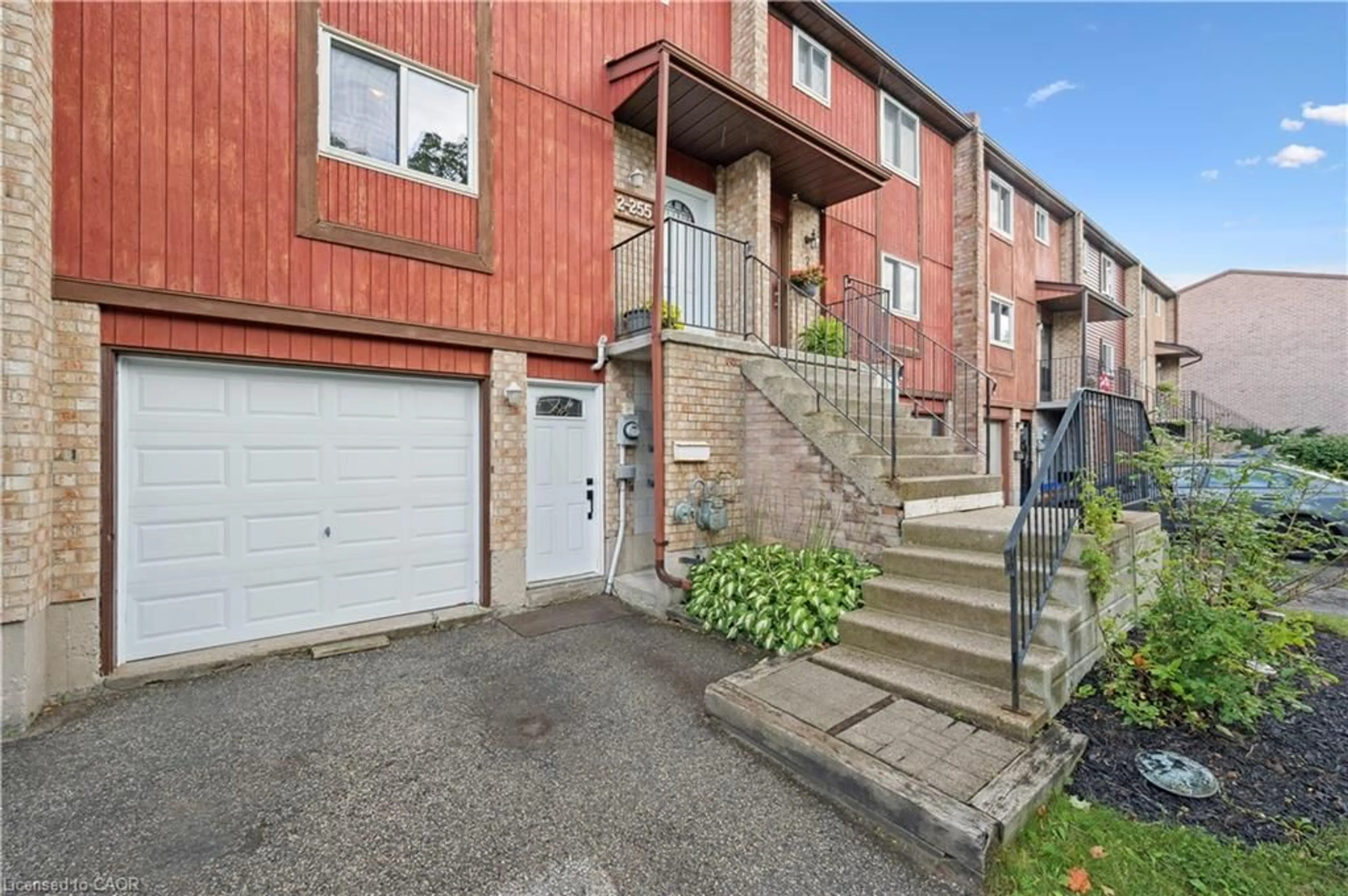 Unknown for 255 Camelot Crt #2, Waterloo Ontario N2K 3G1