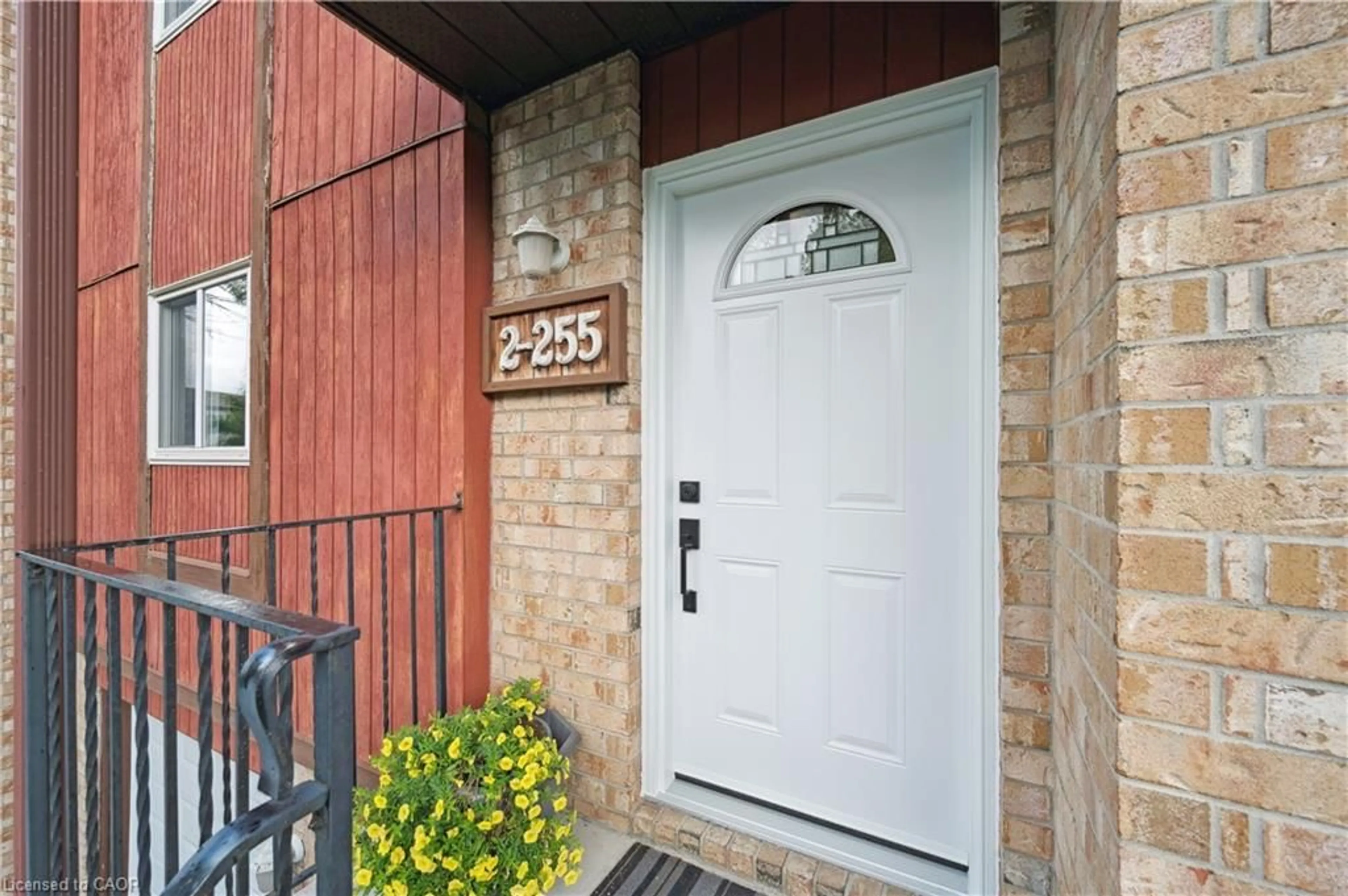 Indoor entryway for 255 Camelot Crt #2, Waterloo Ontario N2K 3G1