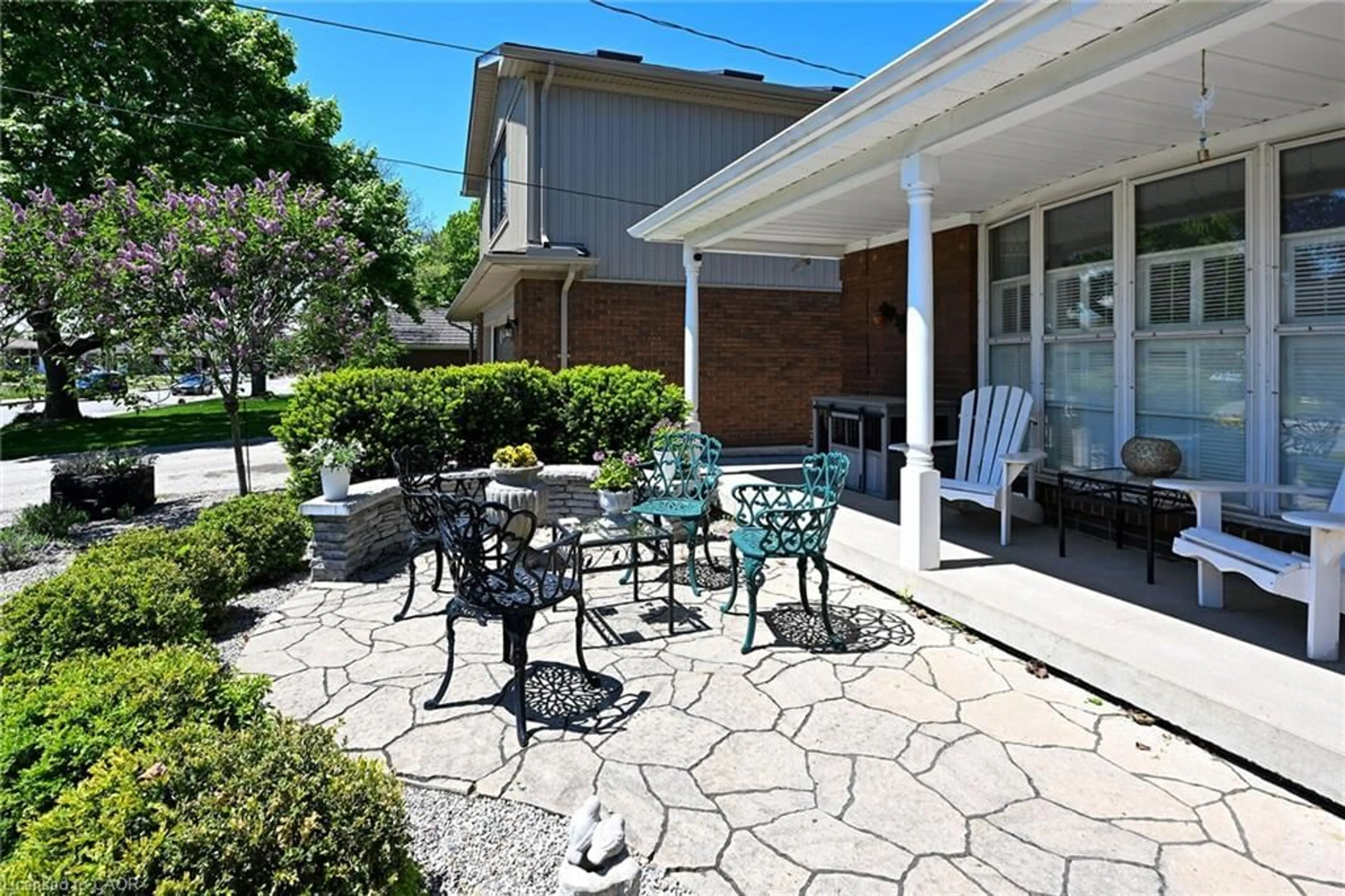 Patio, street for 23 Donlea Dr, Hamilton Ontario L8T 1K5