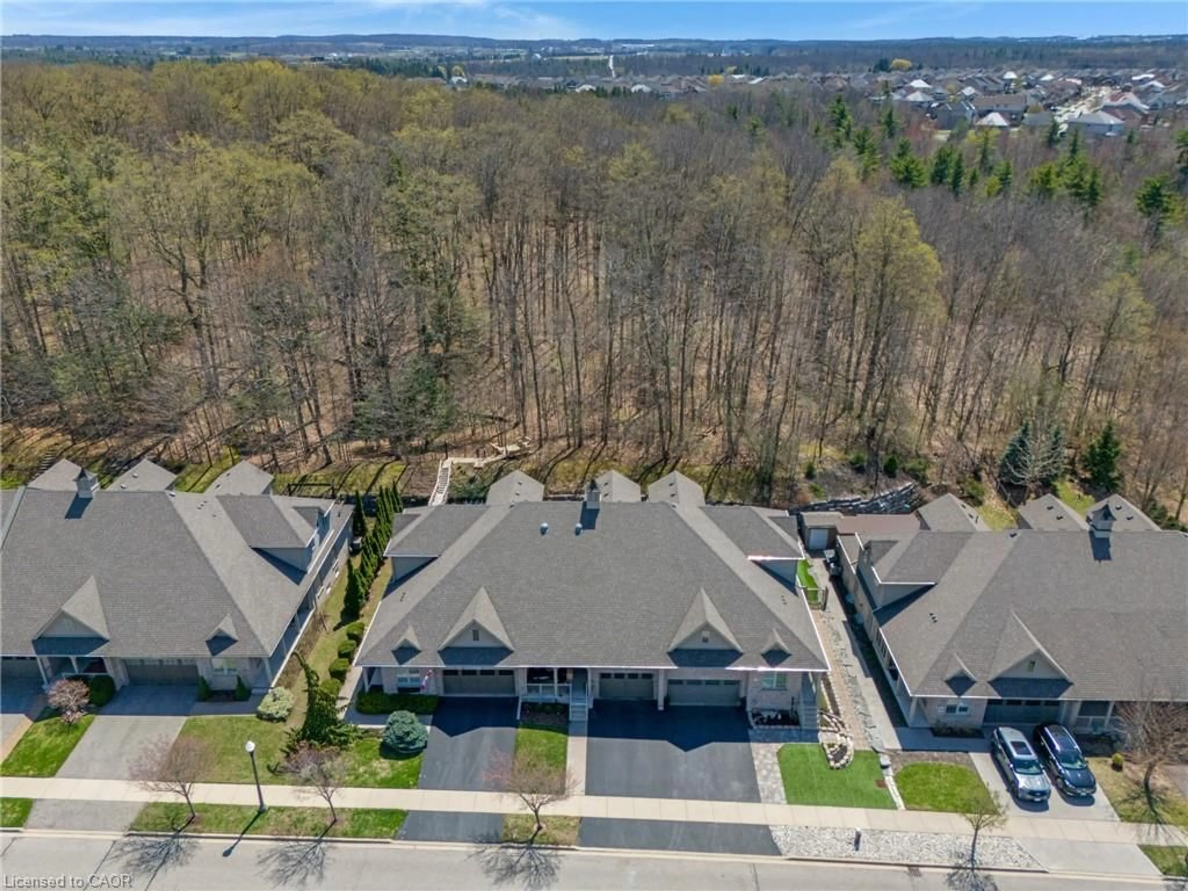 A pic from outside/outdoor area/front of a property/back of a property/a pic from drone, unknown for 227 Chestnut Hill Cres, Kitchener Ontario N2P 2X3