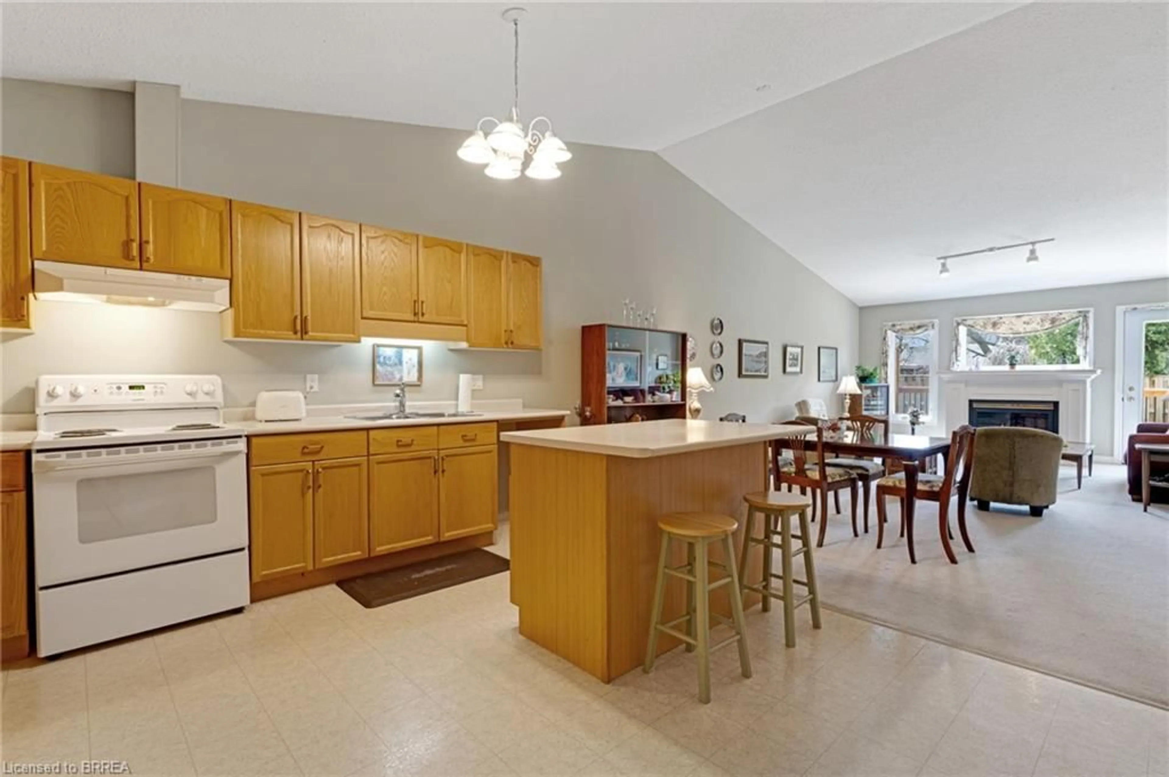 Open concept kitchen, ceramic/tile floor for 110 Somerset Rd #4, Brantford Ontario N3R 5A8