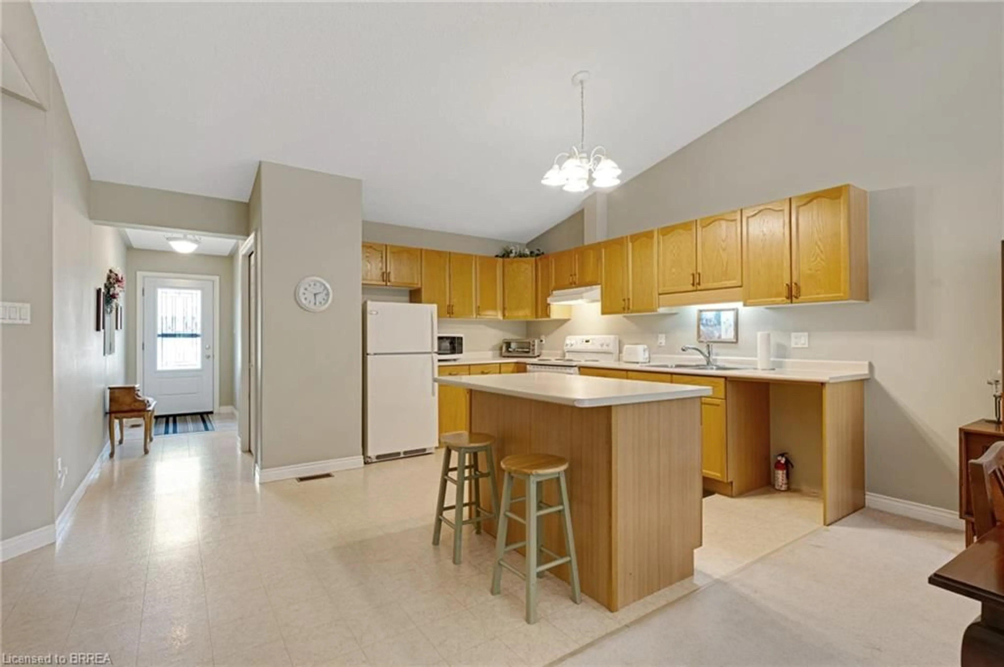 Standard kitchen, unknown for 110 Somerset Rd #4, Brantford Ontario N3R 5A8