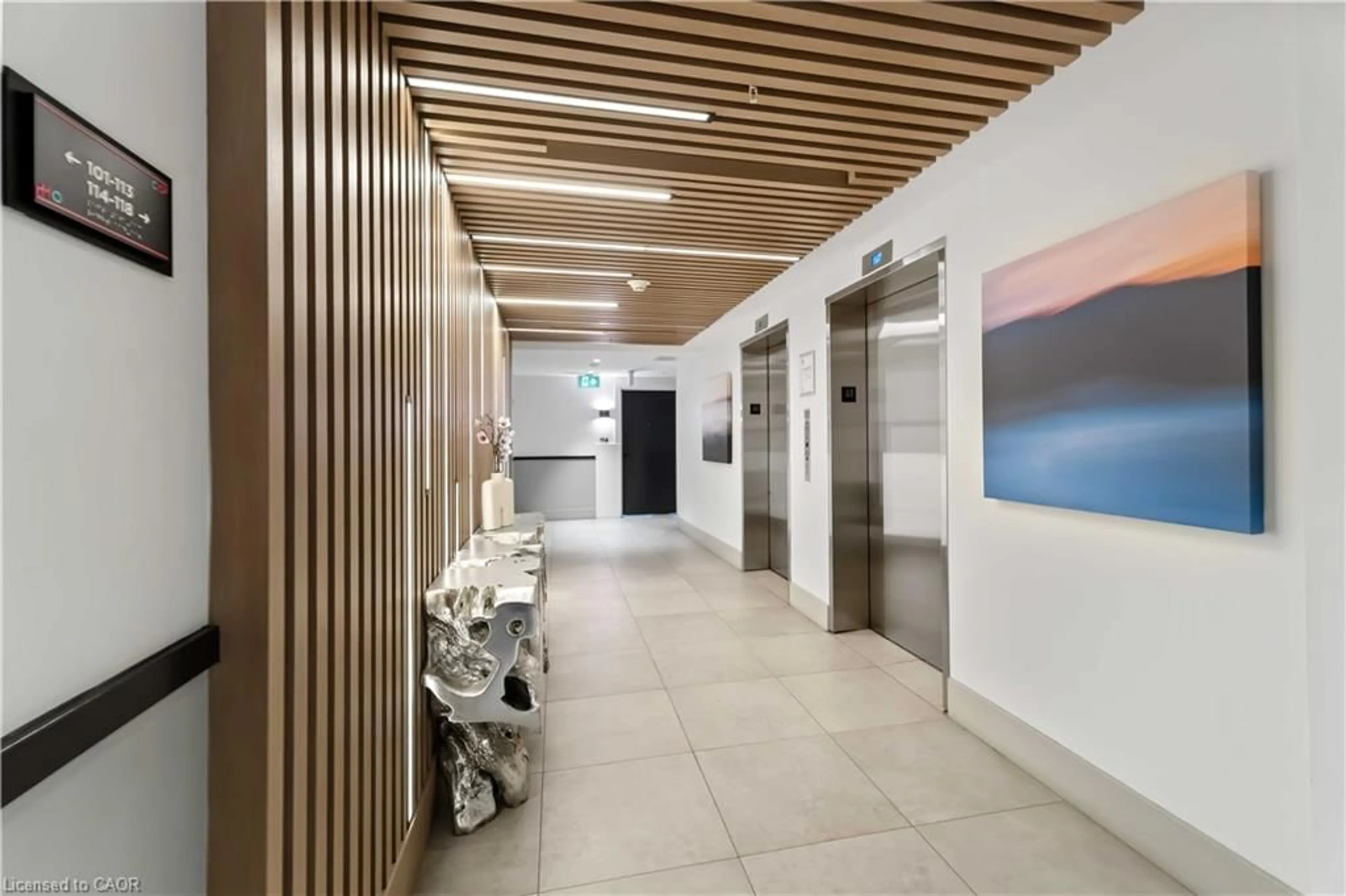 Indoor foyer for 600 North Service Rd #318, Stoney Creek Ontario L8E 0L2