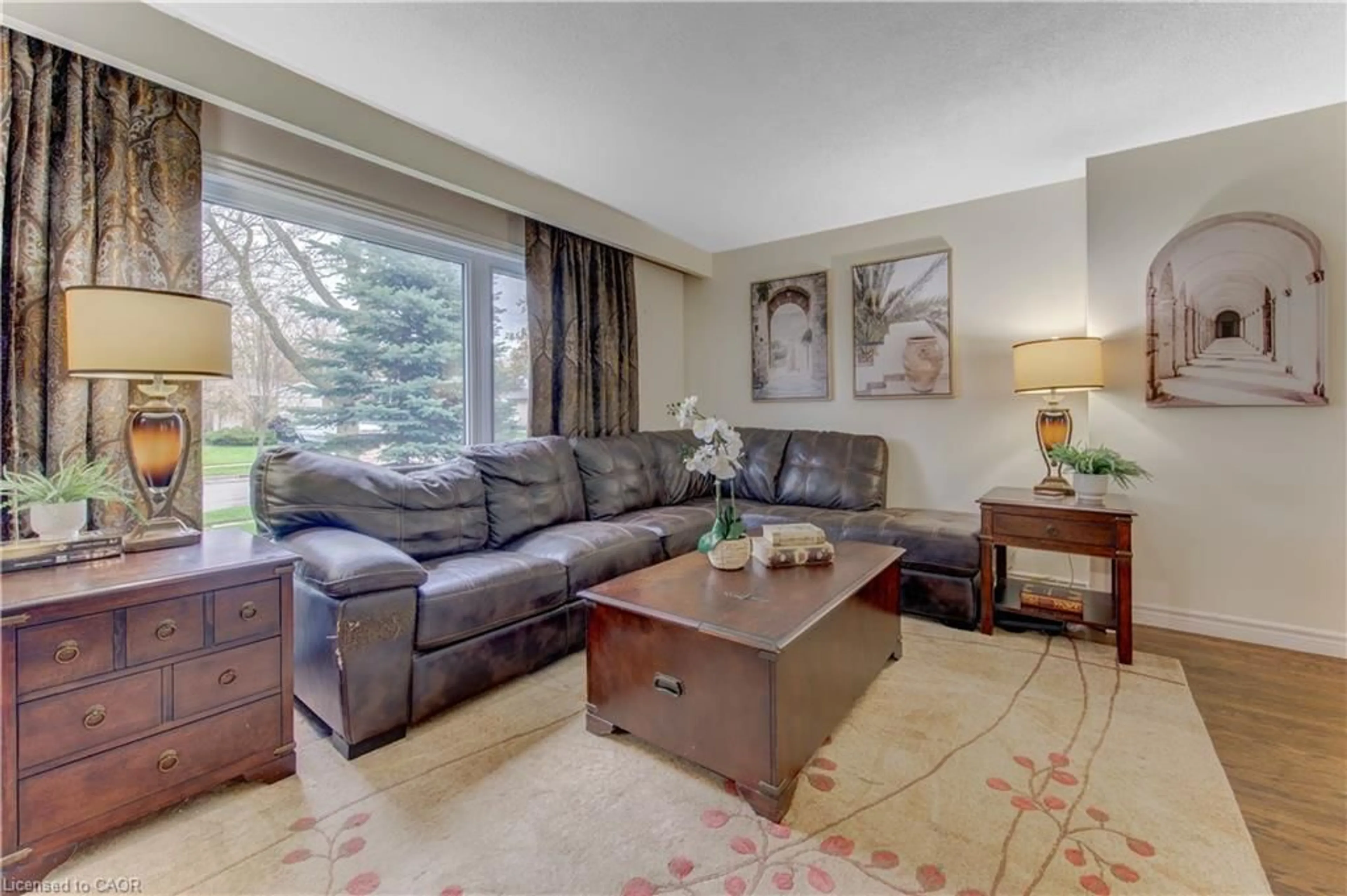 Living room with furniture, unknown for 376 Willow St, Stratford Ontario N5A 3B7