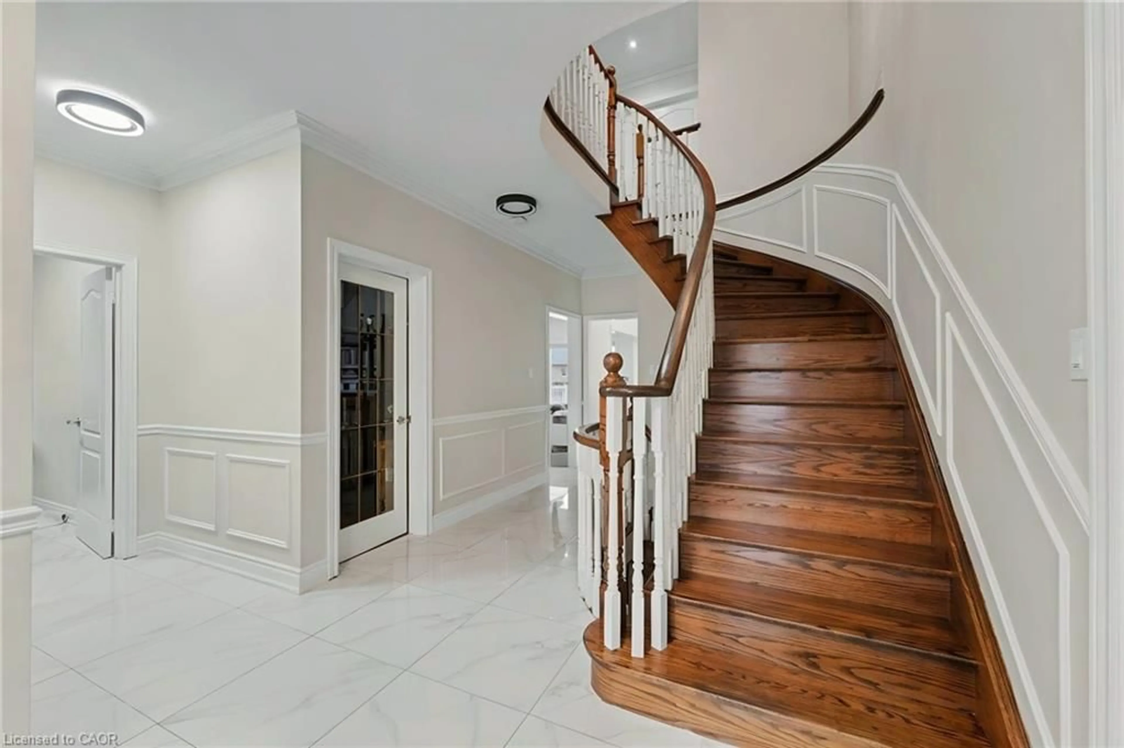 Stairs for 717 Vaughan Mills Rd, Woodbridge Ontario L4H 1H6