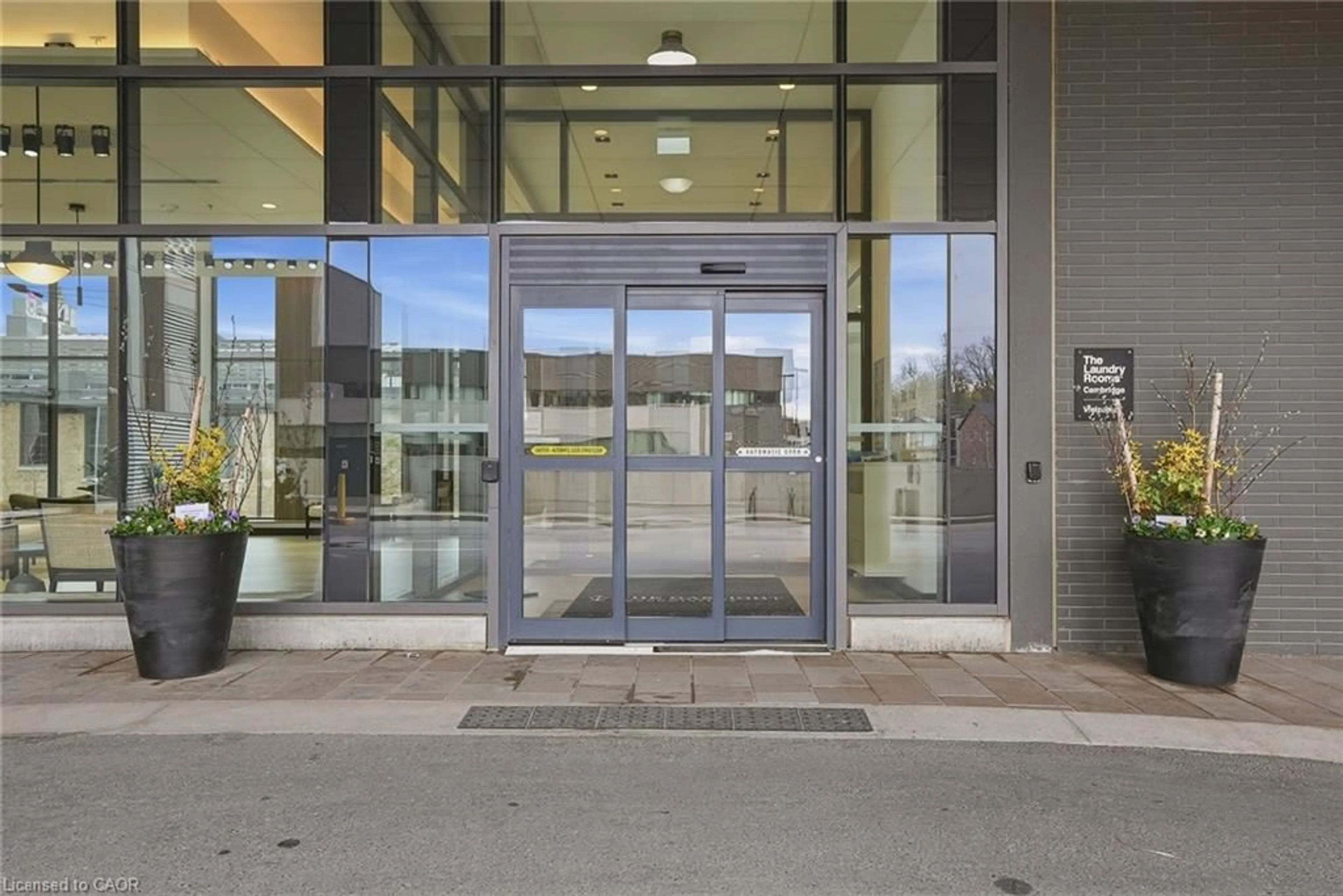 Indoor foyer for 50 Grand Ave #1014, Cambridge Ontario N1S 0C2