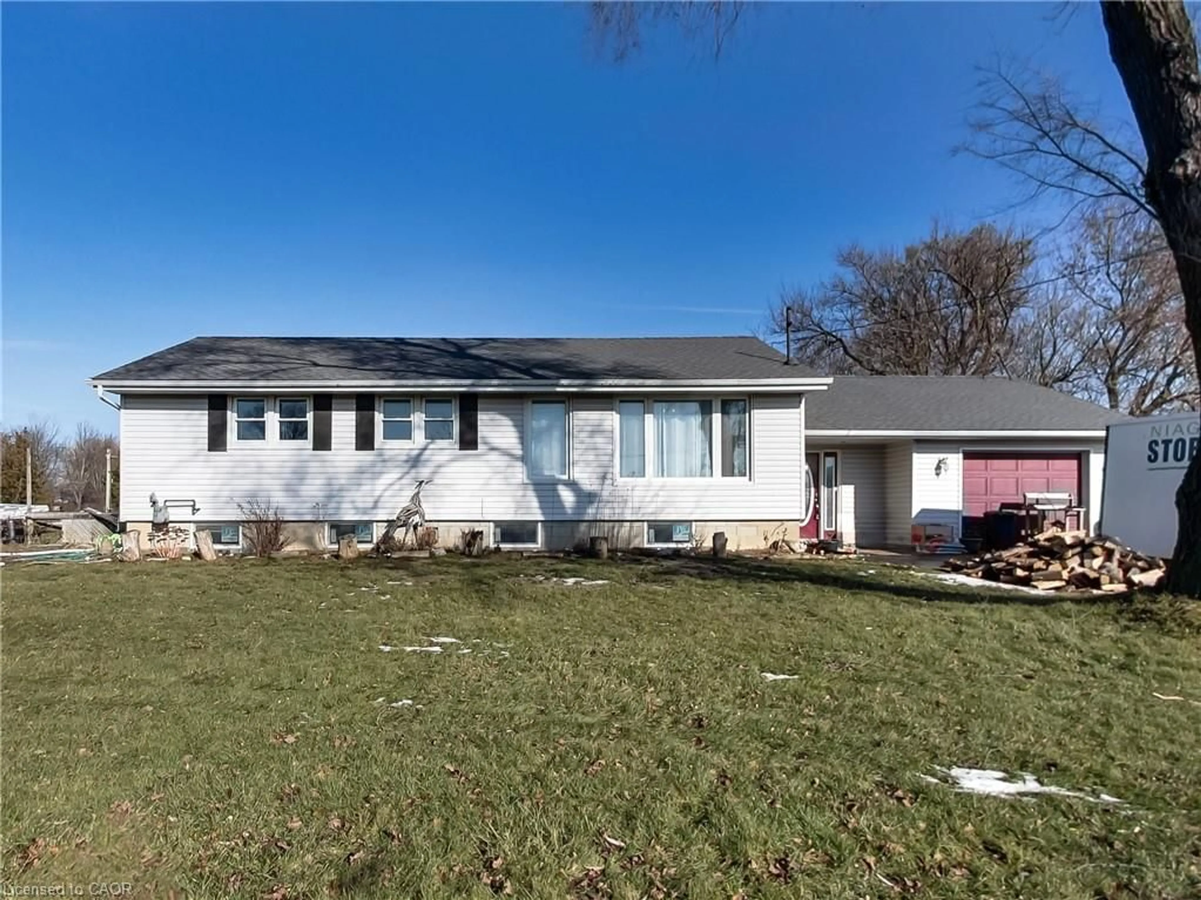 Home with vinyl exterior material, street for 9183 Silver St, Caistor Centre Ontario L0R 1E0