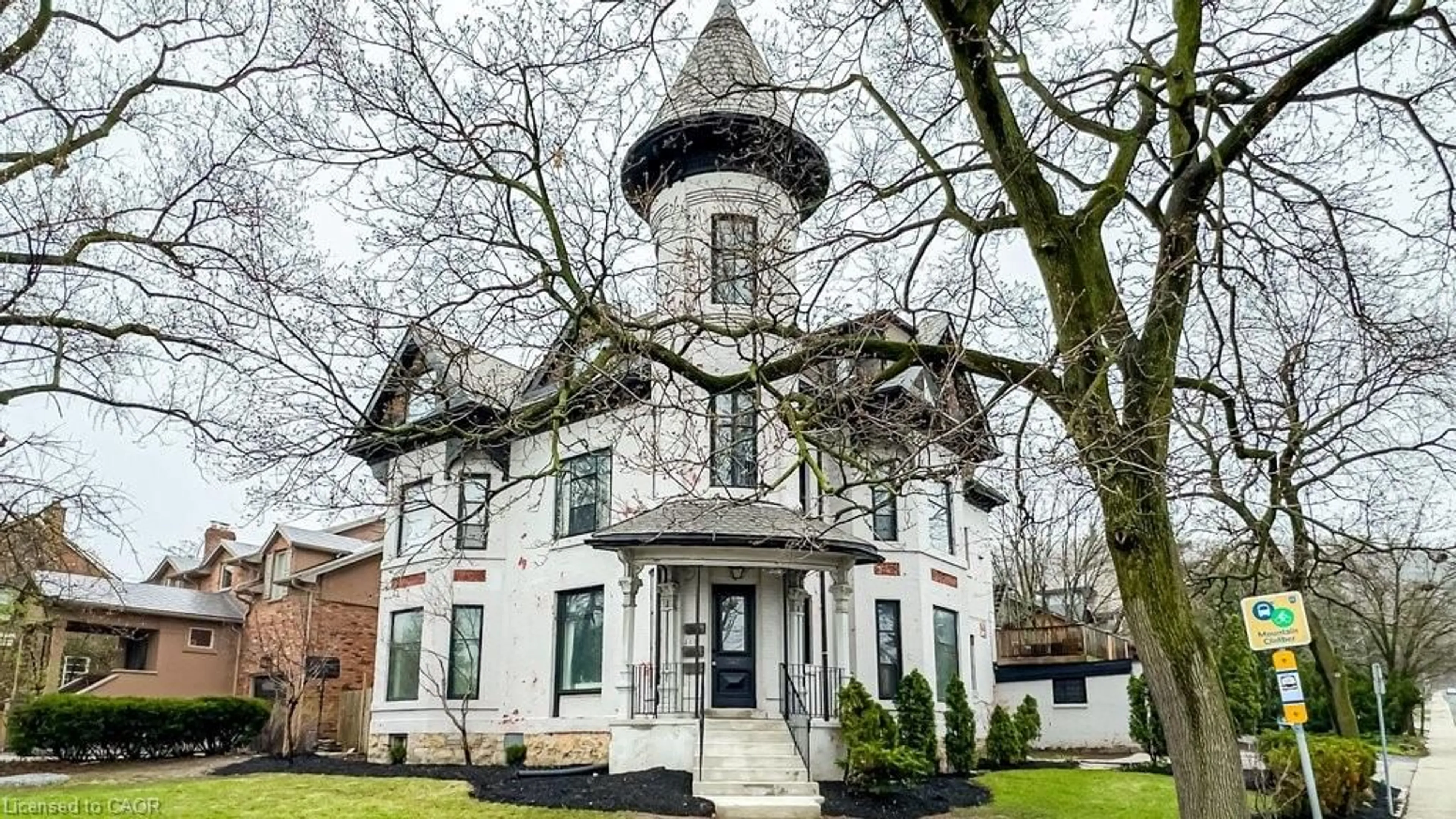 Home with brick exterior material, building for 347 Queen St, Hamilton Ontario L8P 3T8