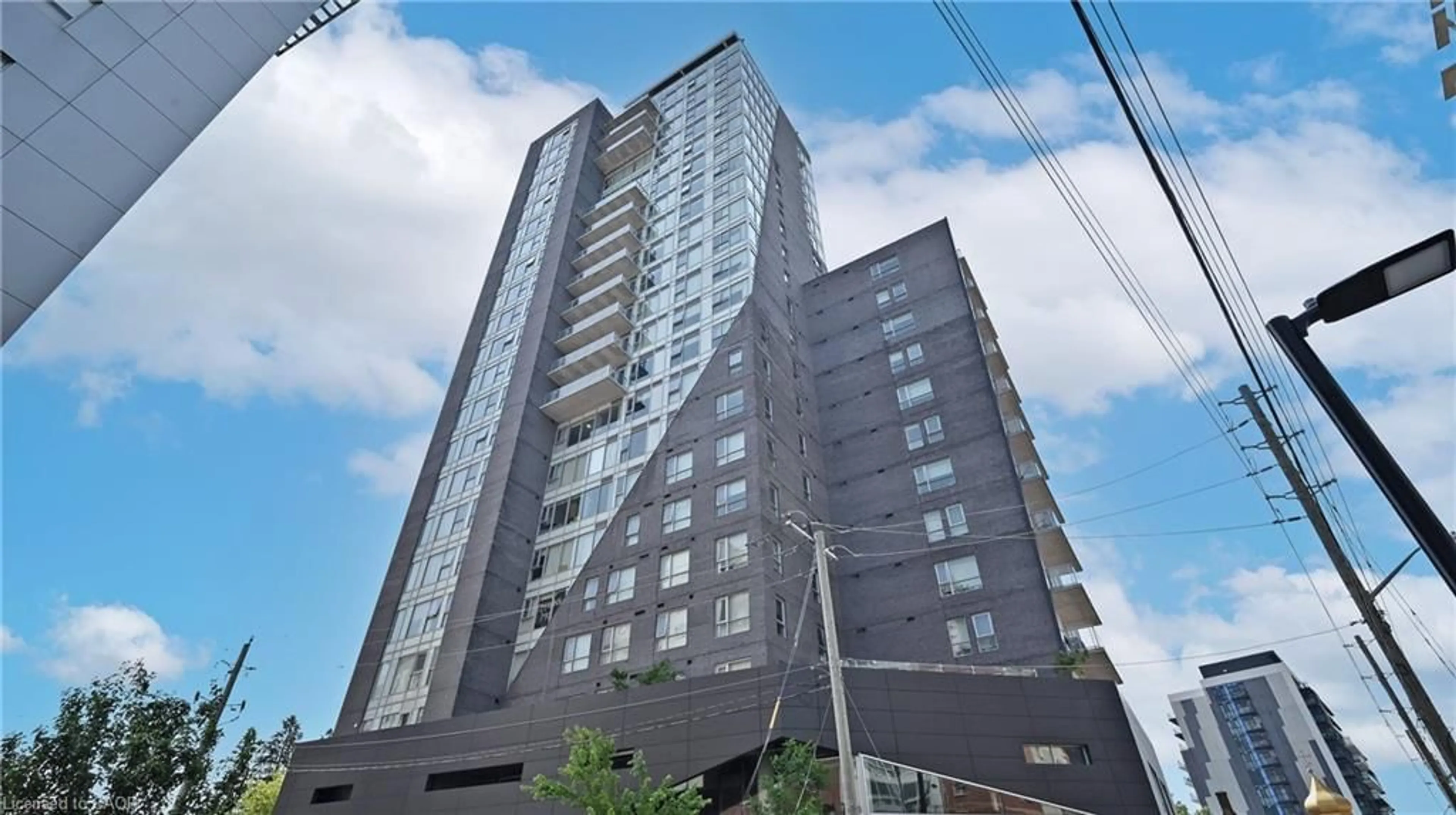 Indoor foyer for 158 King St #8802, Waterloo Ontario N2J 0E5