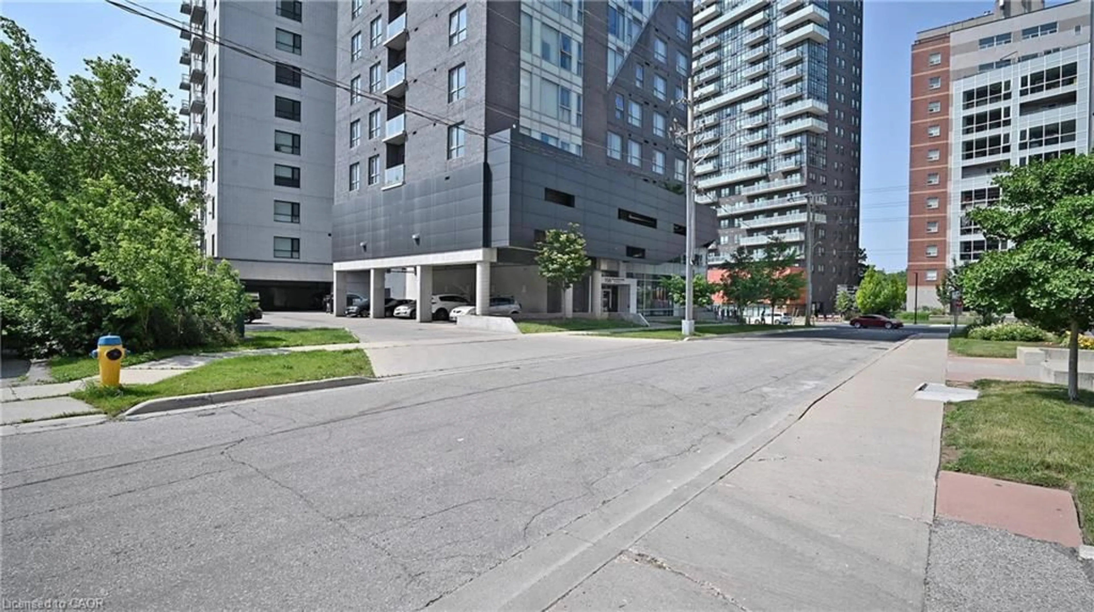Patio, street for 158 King St #8802, Waterloo Ontario N2J 0E5