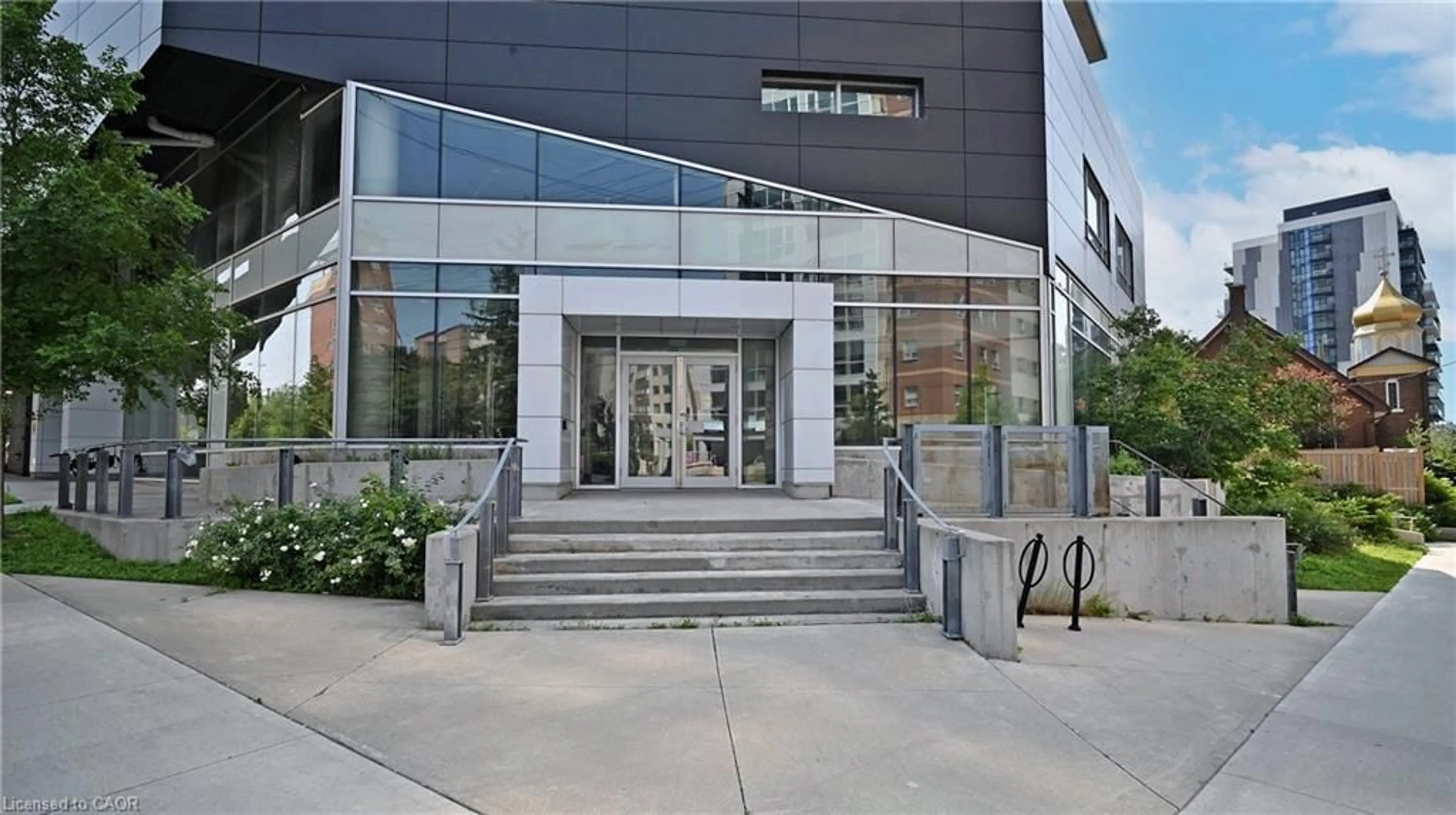 Indoor foyer for 158 King St #8802, Waterloo Ontario N2J 0E5