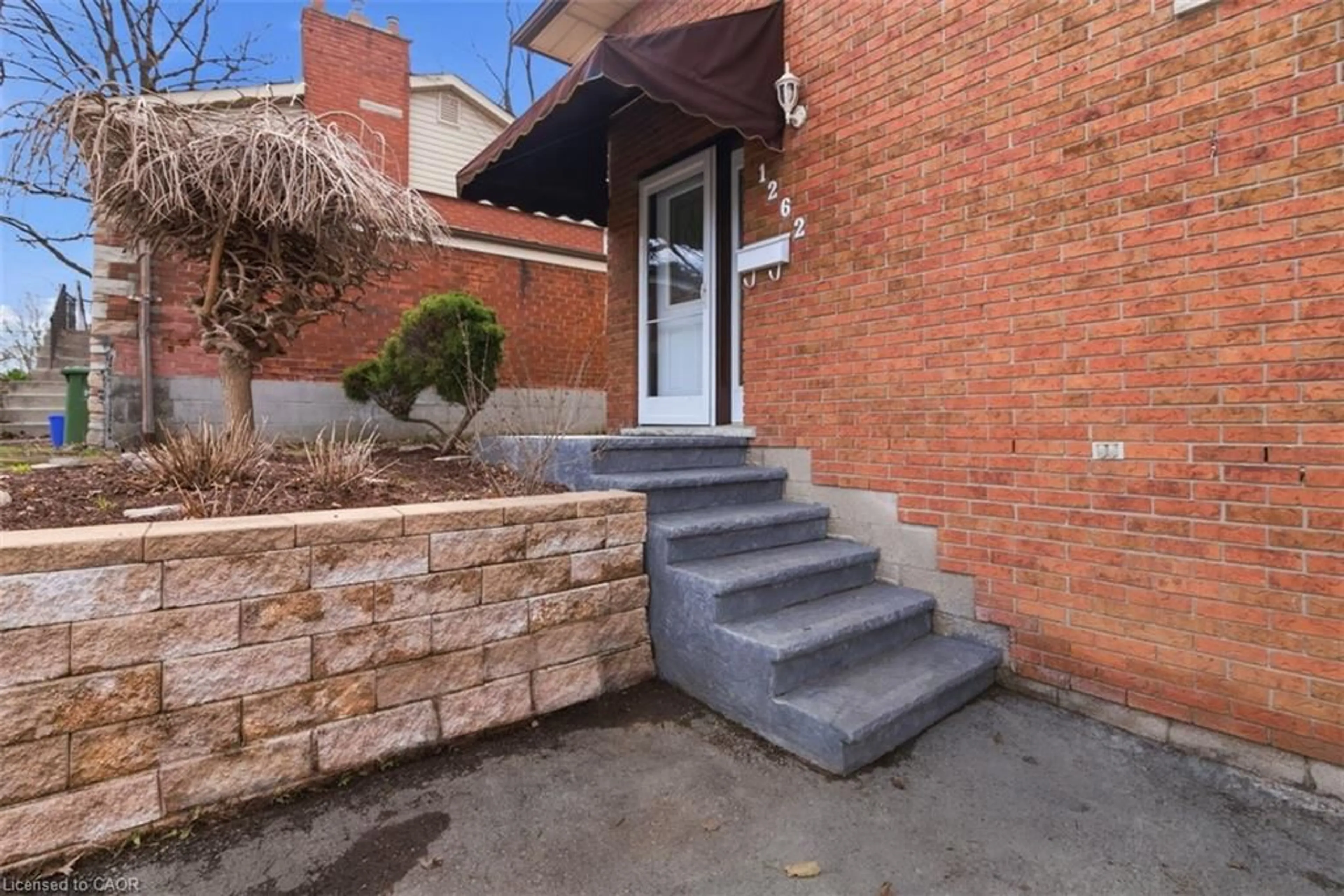 Unknown for 1262 Upper Gage Ave, Hamilton Ontario L8W 1E4