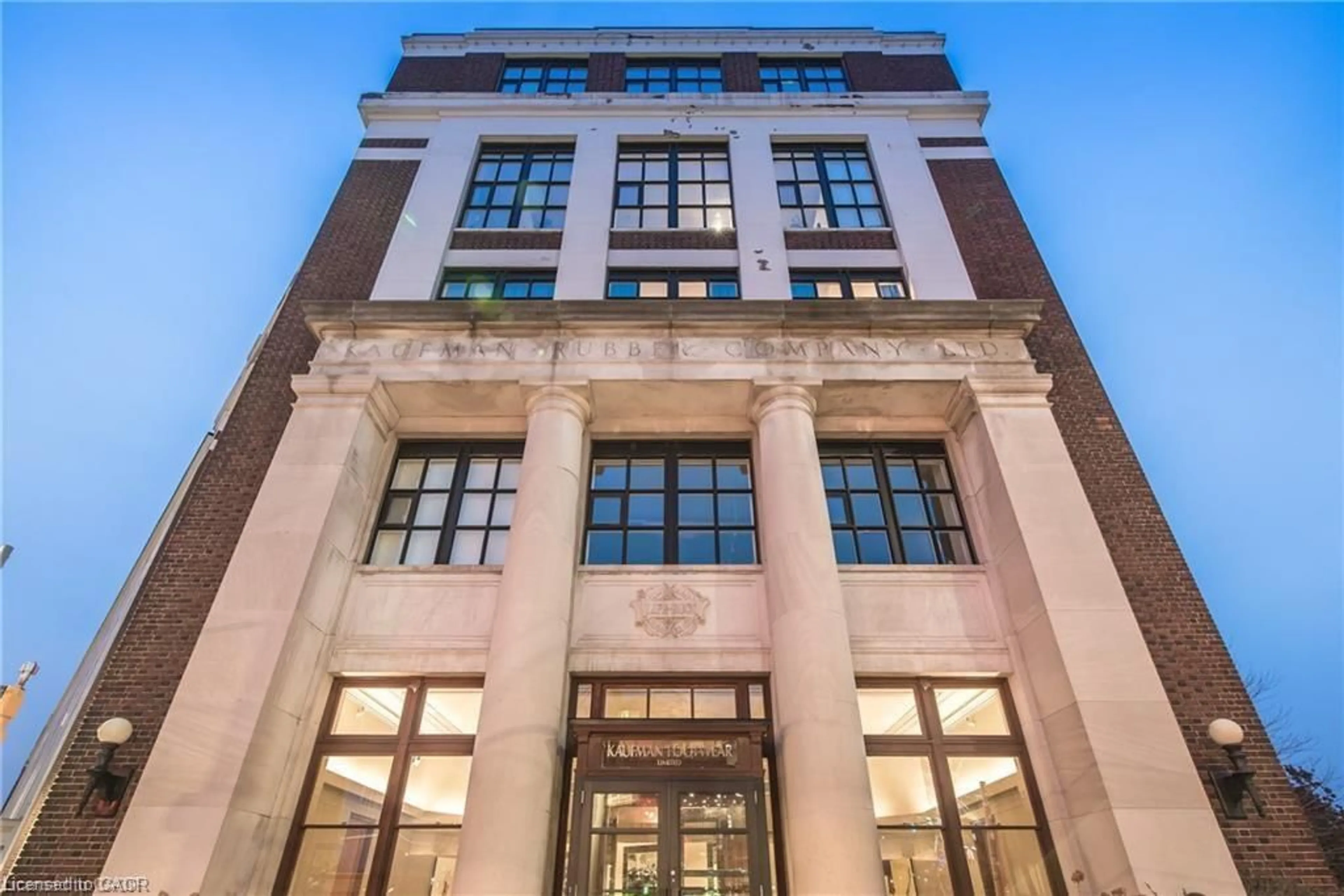 Indoor foyer for 404 King St #604, Kitchener Ontario N2G 4Z9