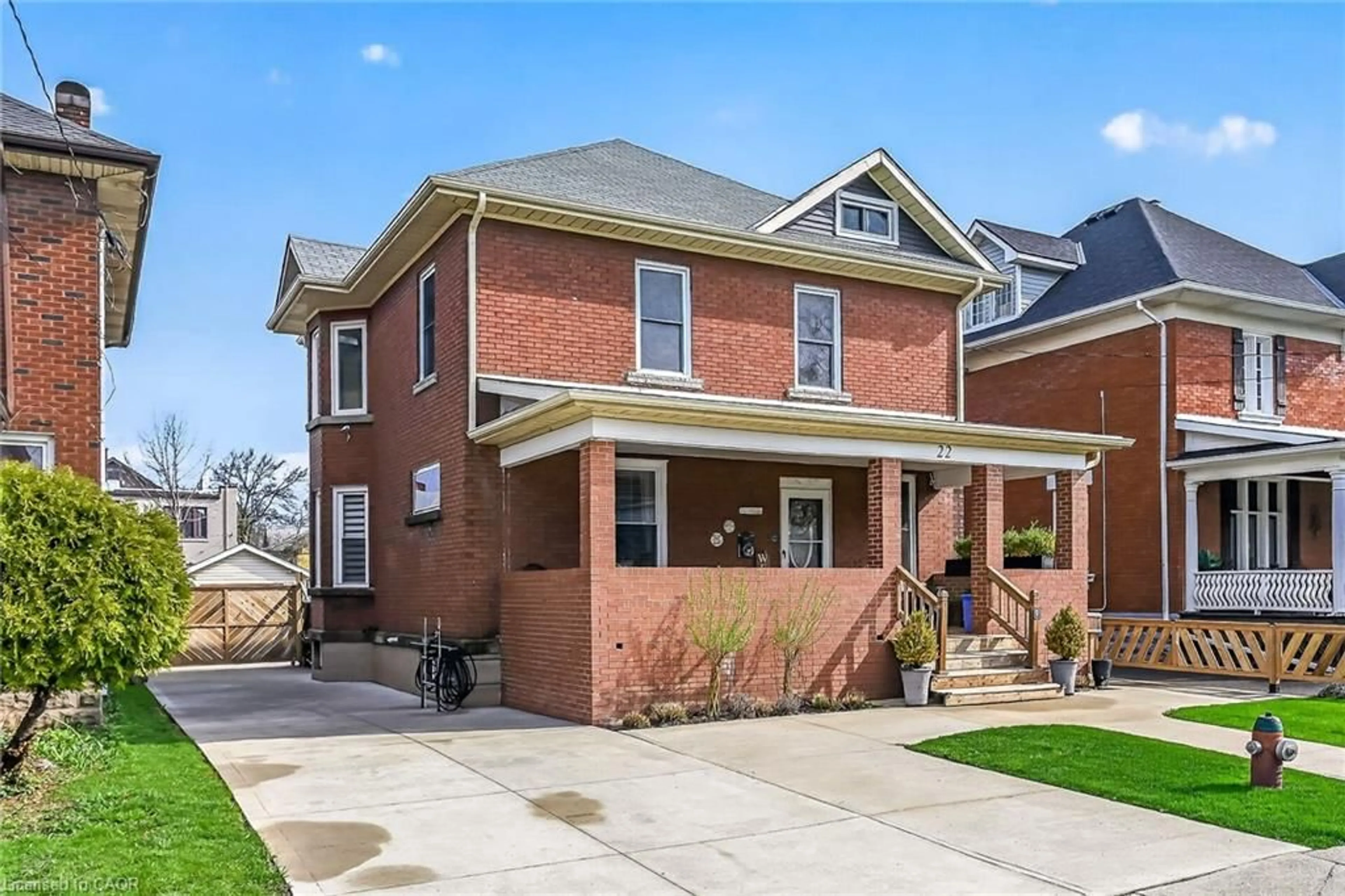 Home with brick exterior material, street for 22 Griffith St, Welland Ontario L3B 4G4