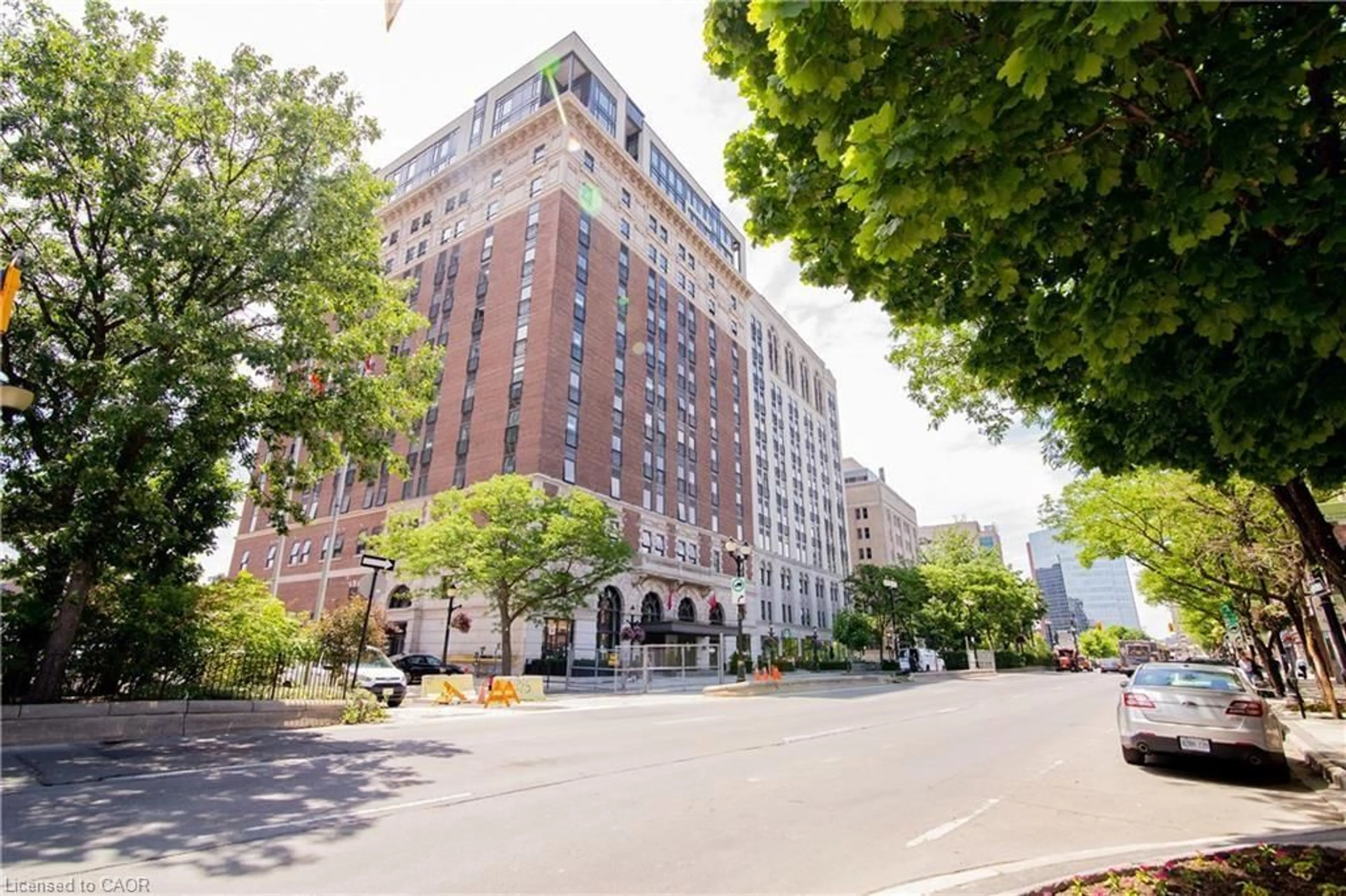 Patio, street for 118 King St #717, Hamilton Ontario L8N 0A9