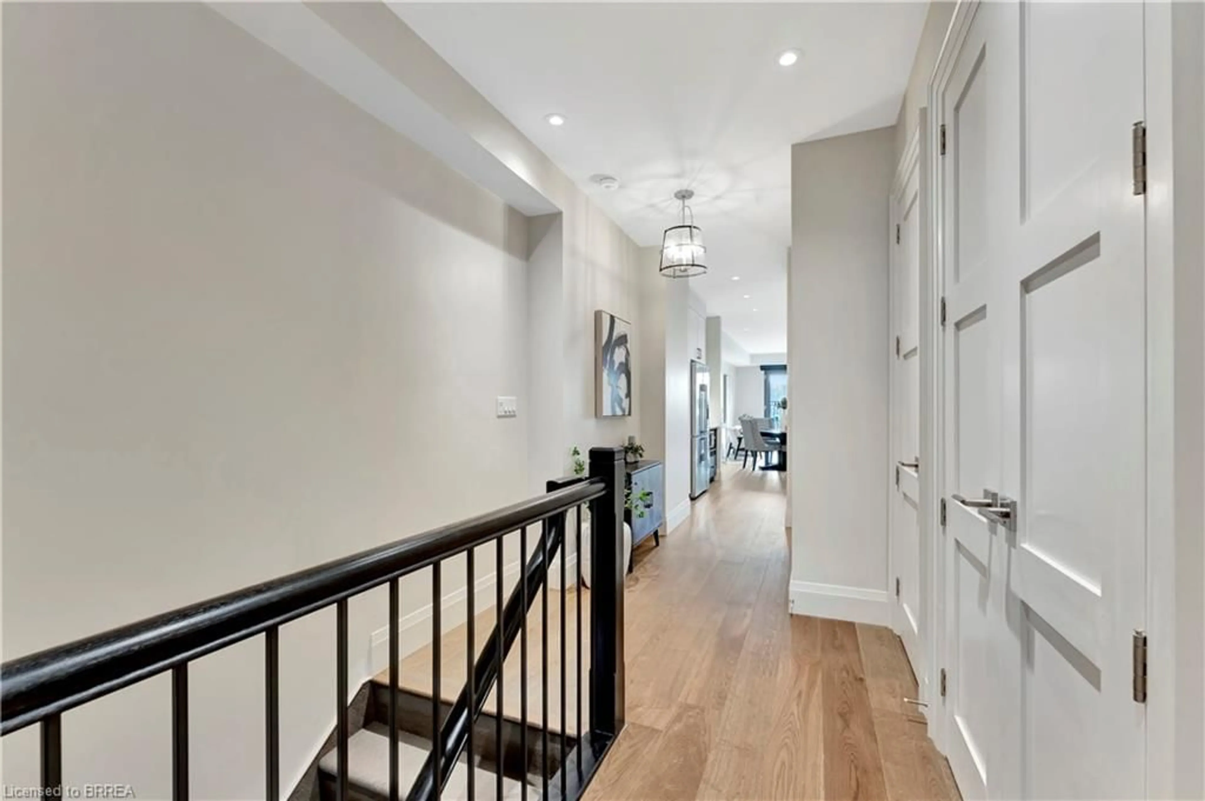 Indoor entryway for 7 Grand River St #204, Paris Ontario N3L 2L9