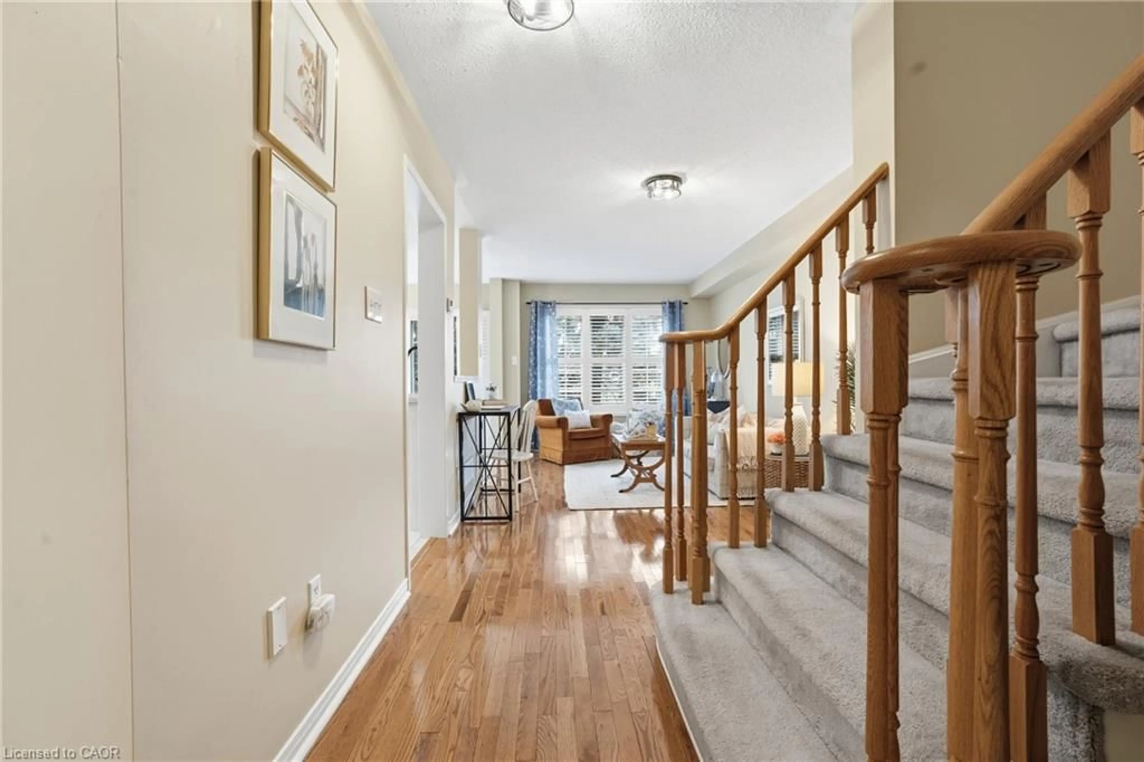 Indoor foyer for 2665 Thomas St #38, Mississauga Ontario L5M 6G5