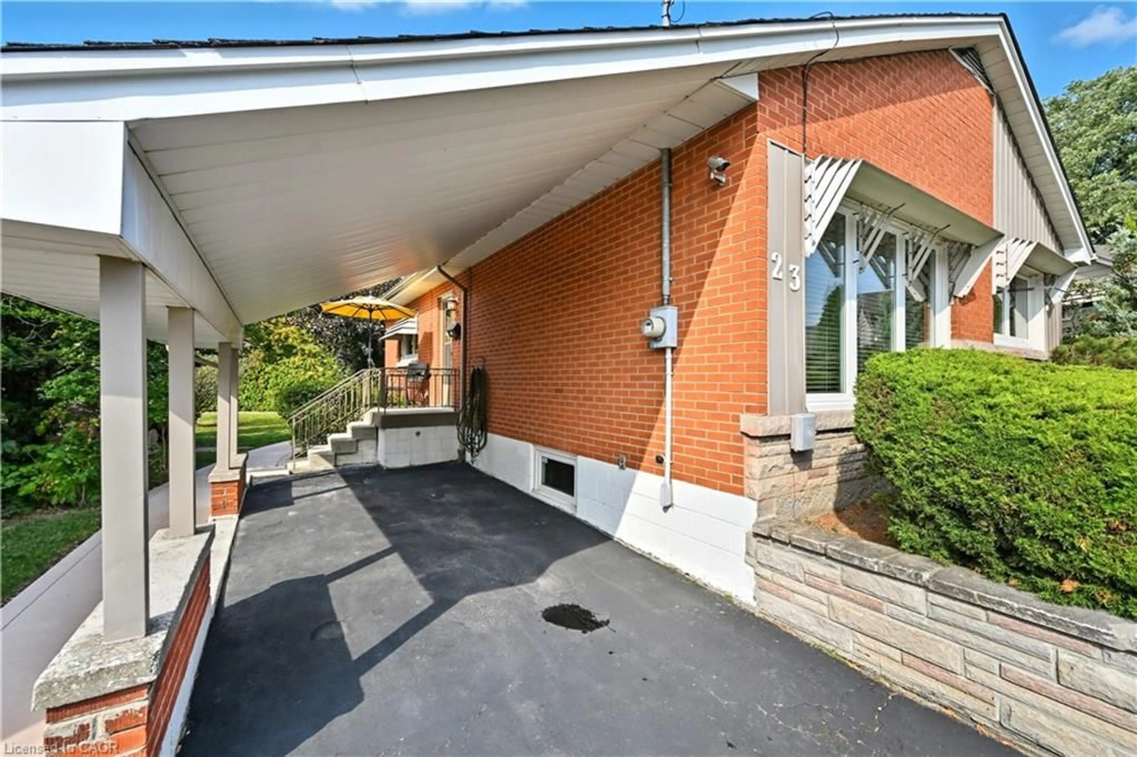 Patio, street for 23 Percy Crt, Hamilton Ontario L8T 1W7